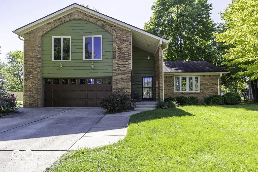 1115 Barcelona Drive, Greenwood