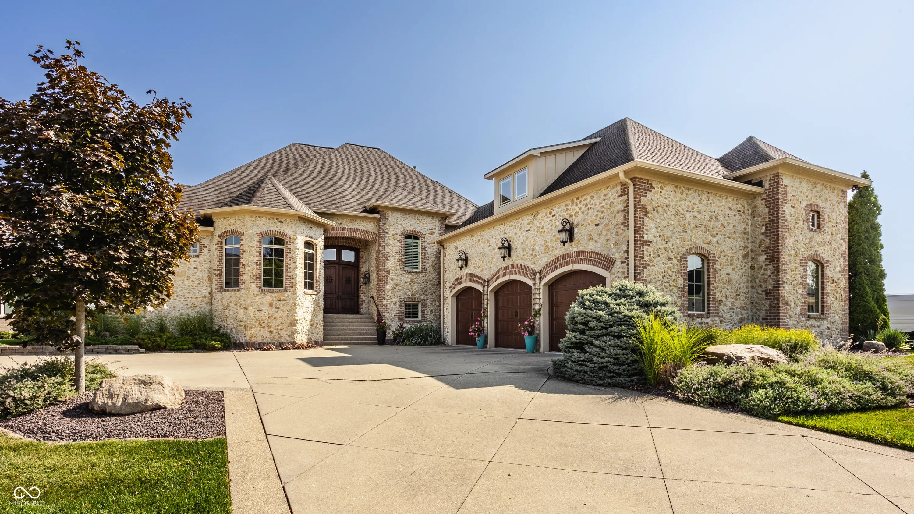Photo of 16332 Valhalla Drive Noblesville, IN 46060
