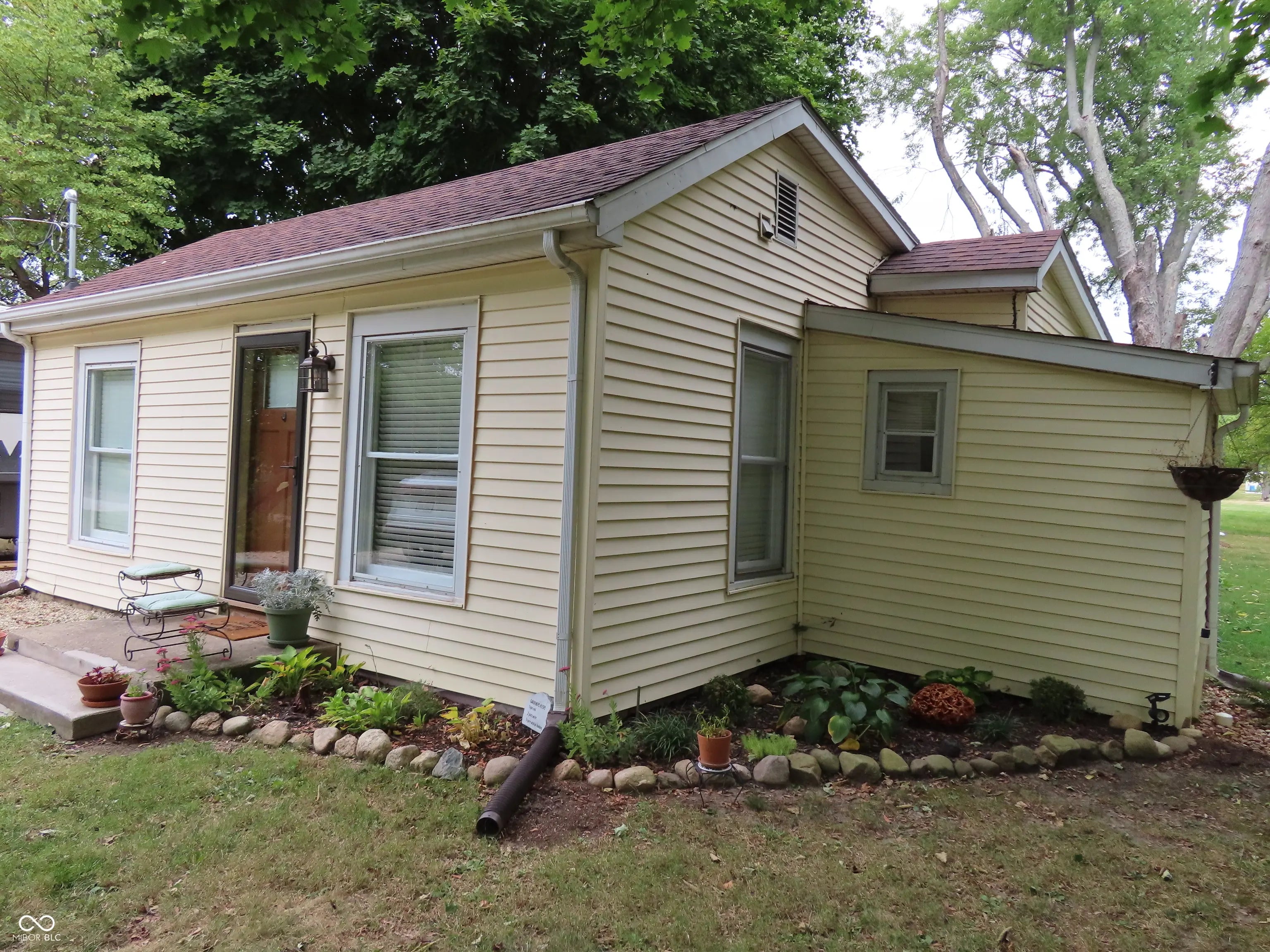 1586 W Railroad Street, New Castle