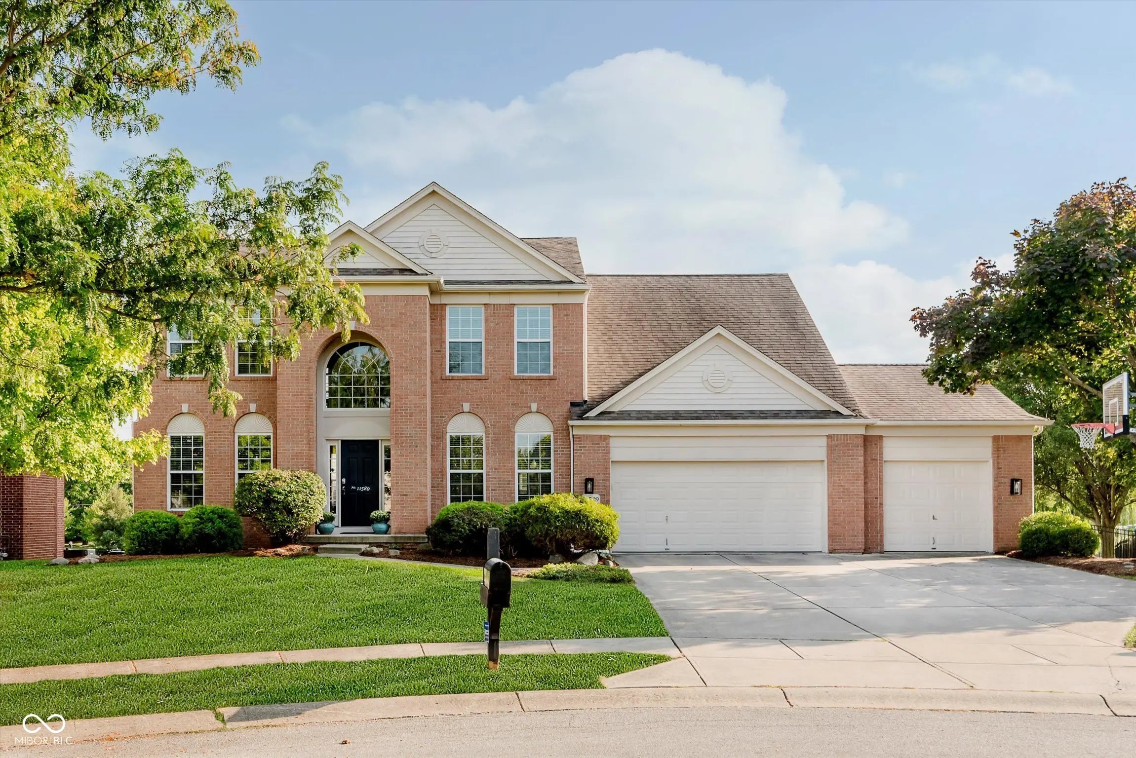 11589 Suncatcher Drive, Fishers