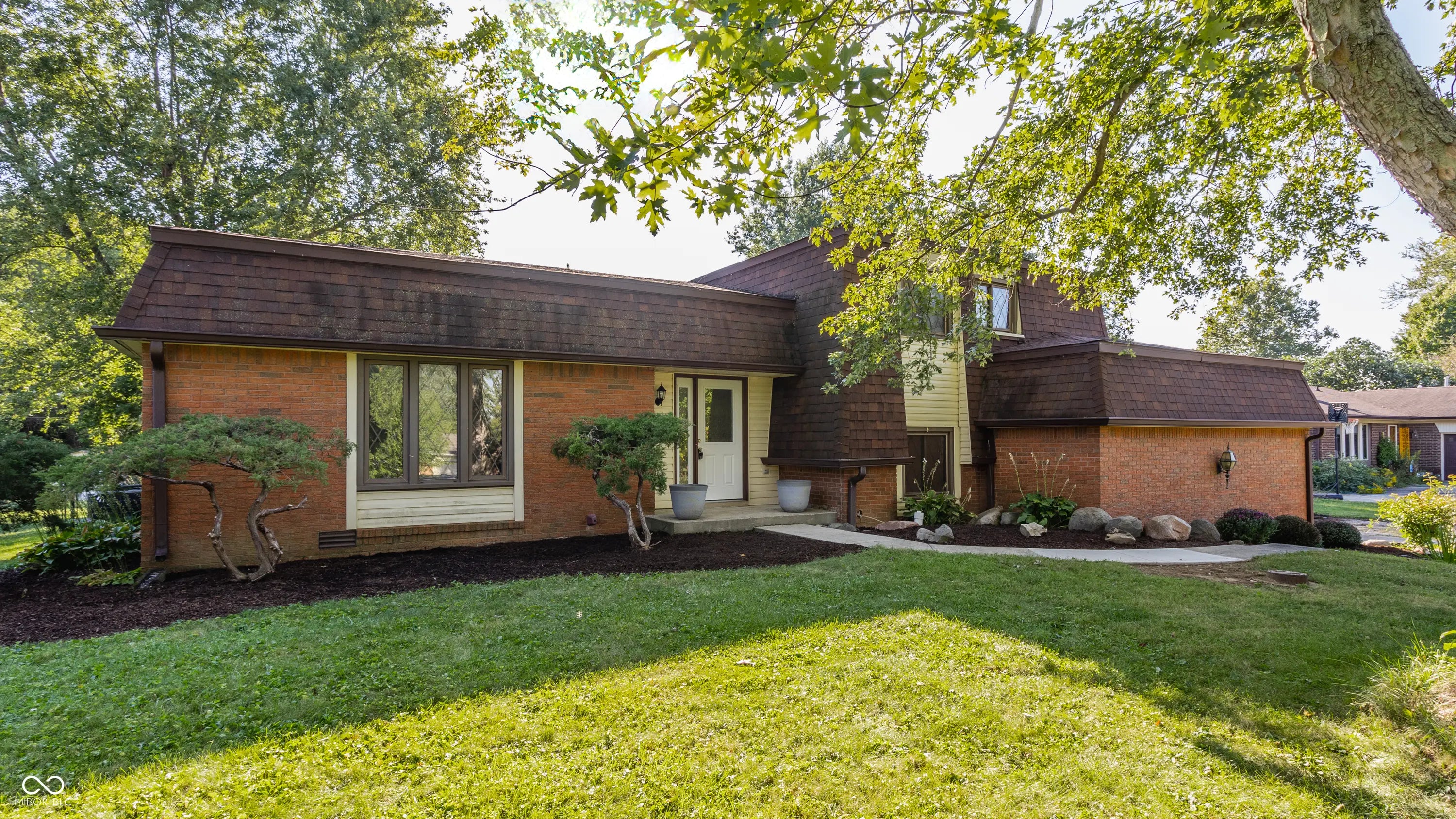 1077 N Glendale Lane, Greenfield