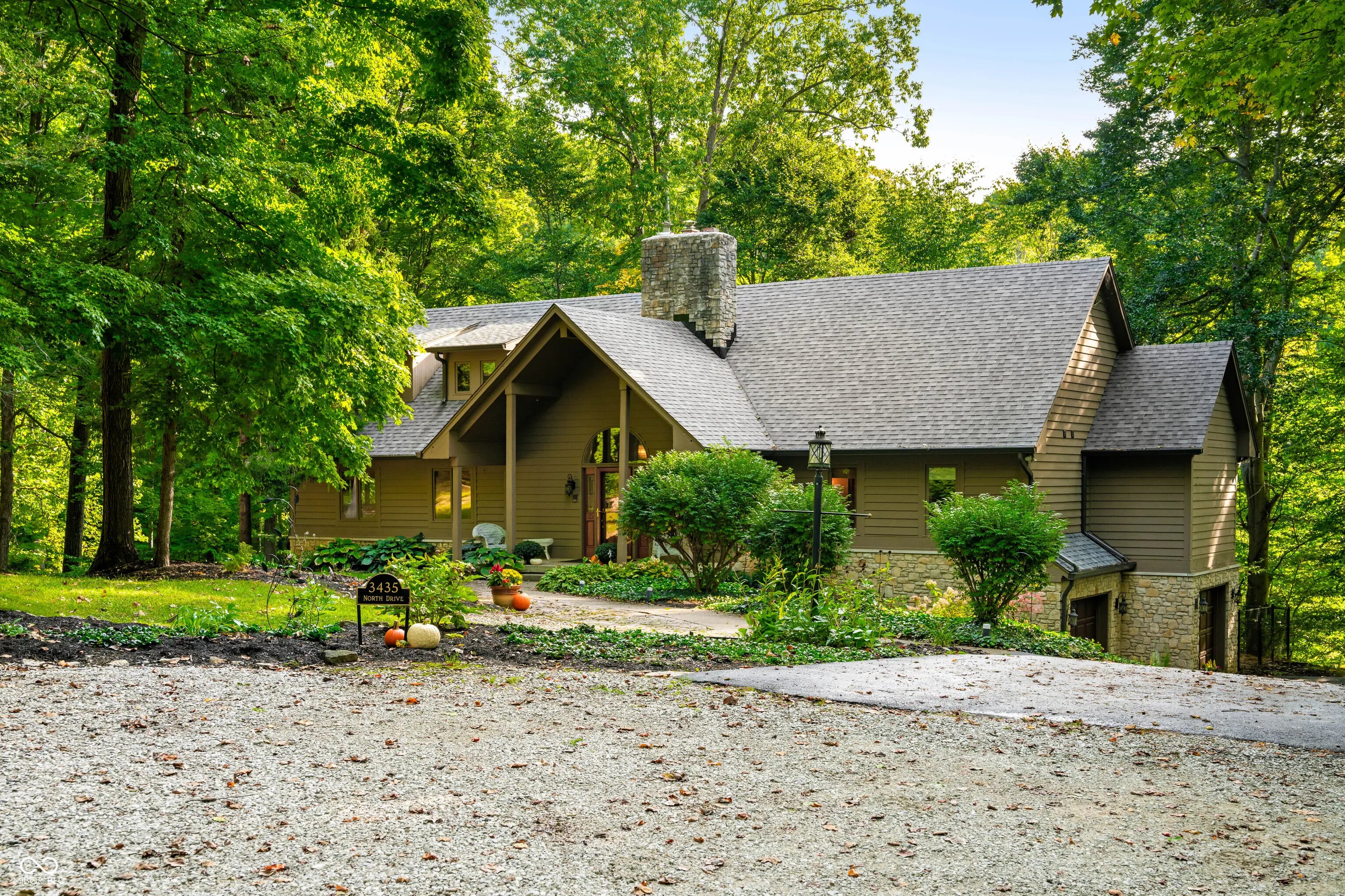 3435 Whippoorwill Lake North Drive, Monrovia