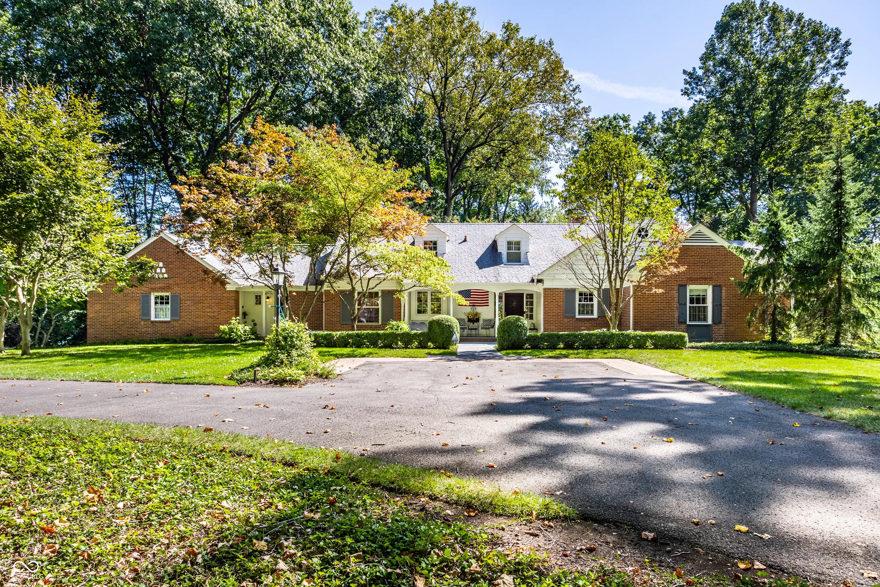 8121 N Illinois Street, Indianapolis
