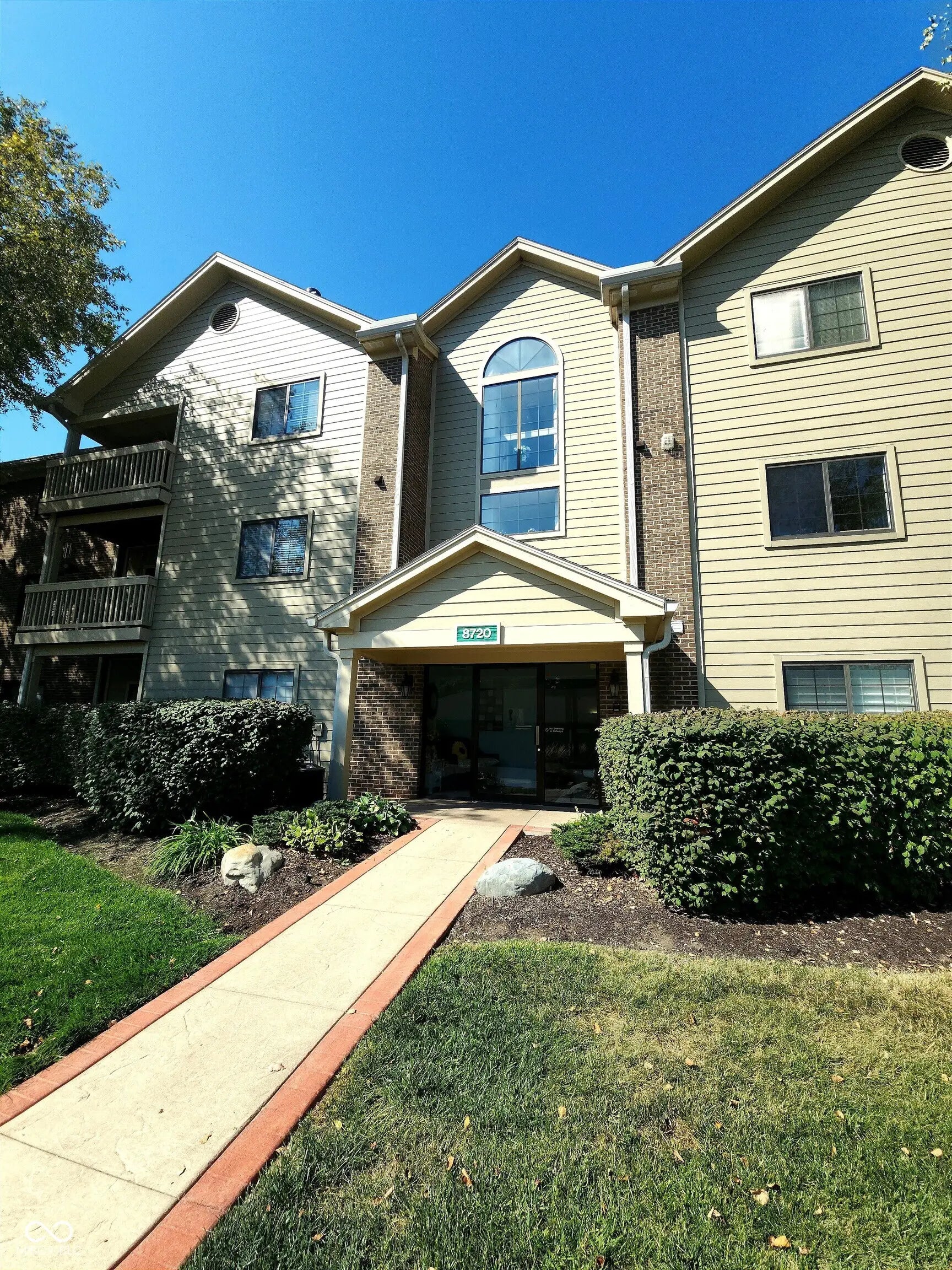 8720 Yardley Court 205, Indianapolis