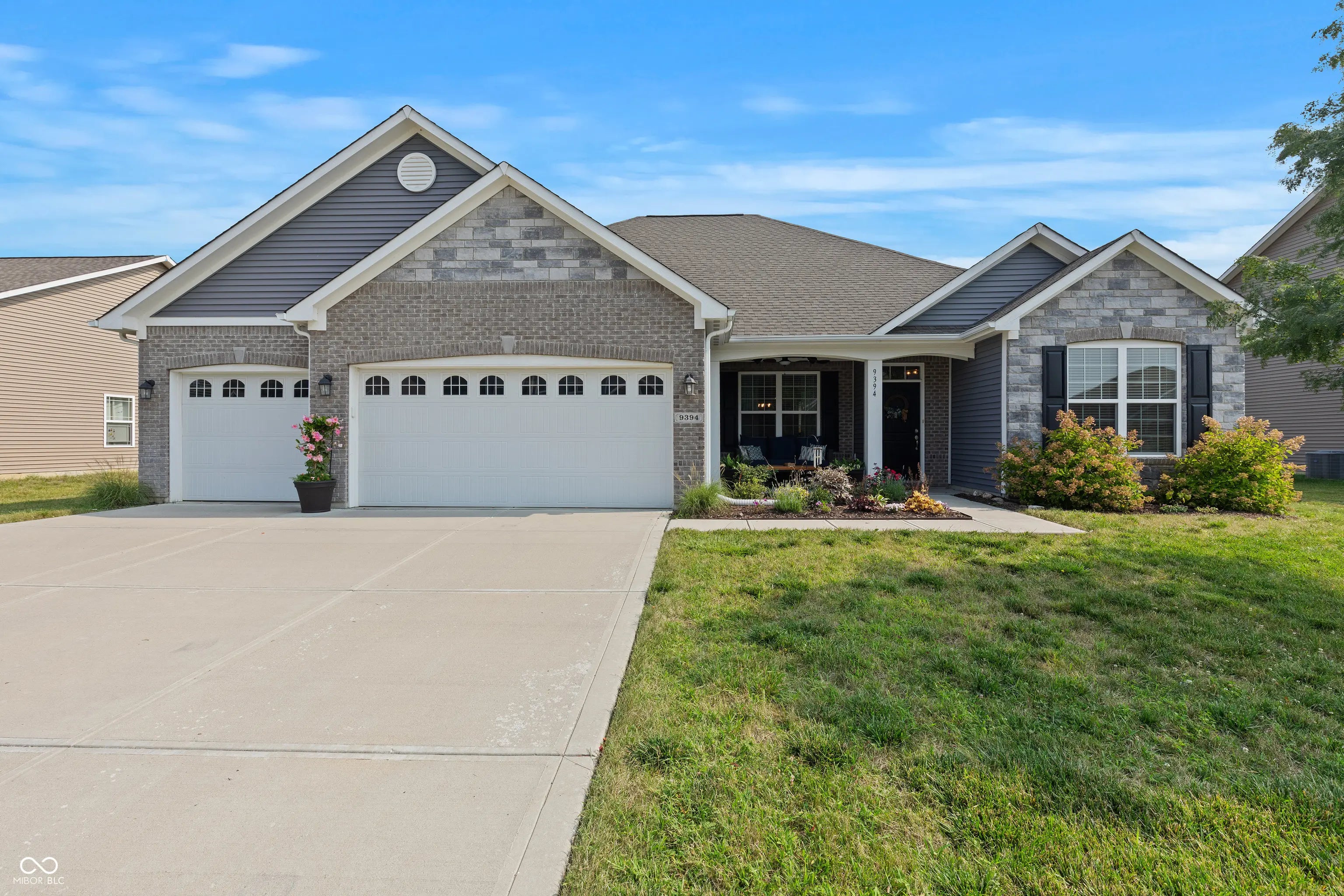 9394 Foudray Circle N, Avon