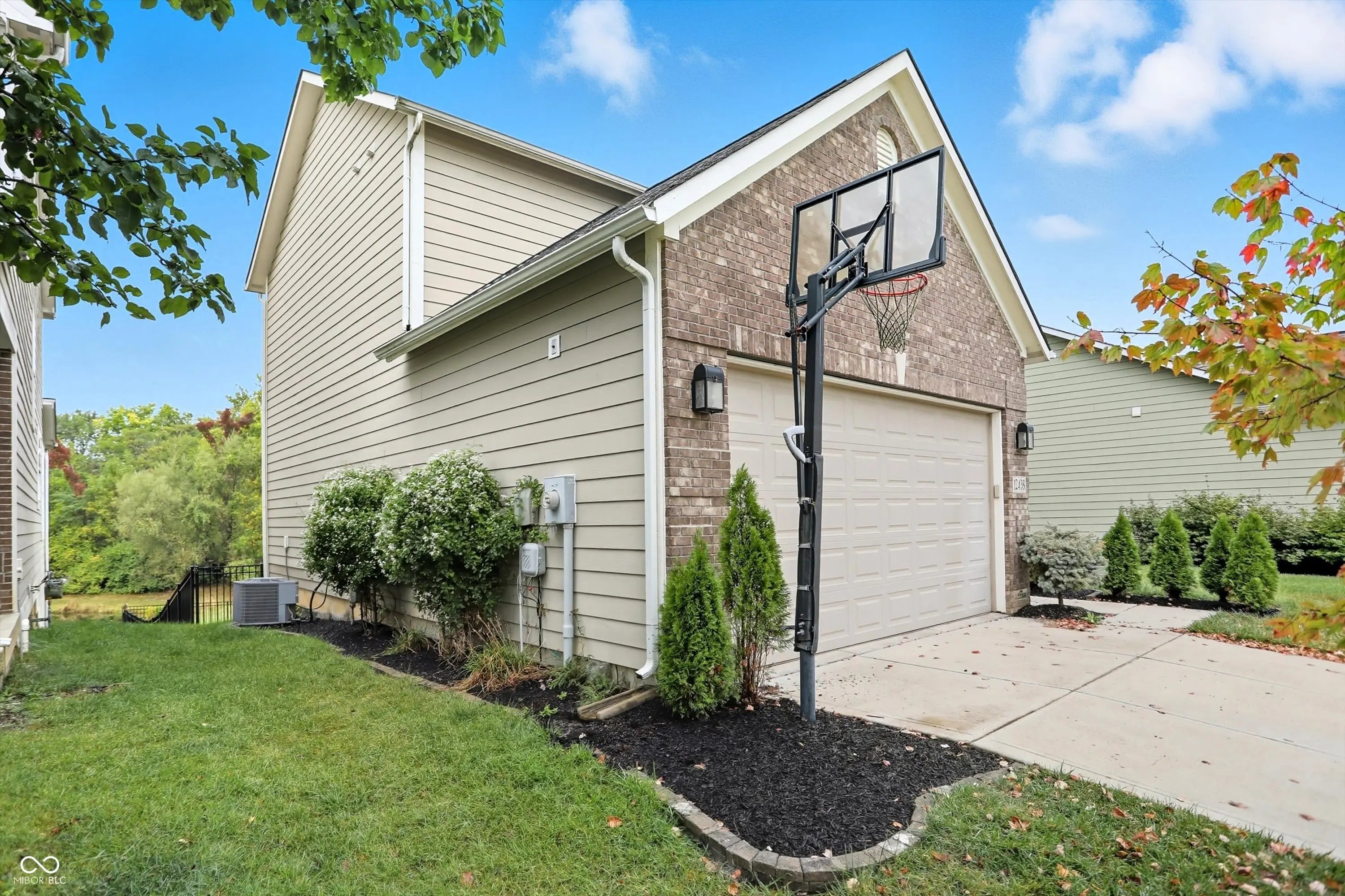 12438 Hawks Landing Drive, Fishers