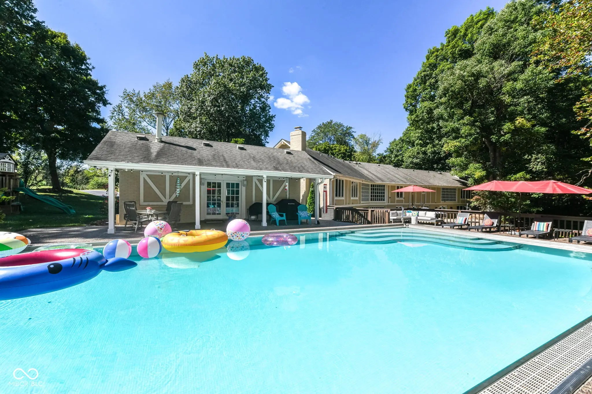 8215 Sunray Court, Indianapolis