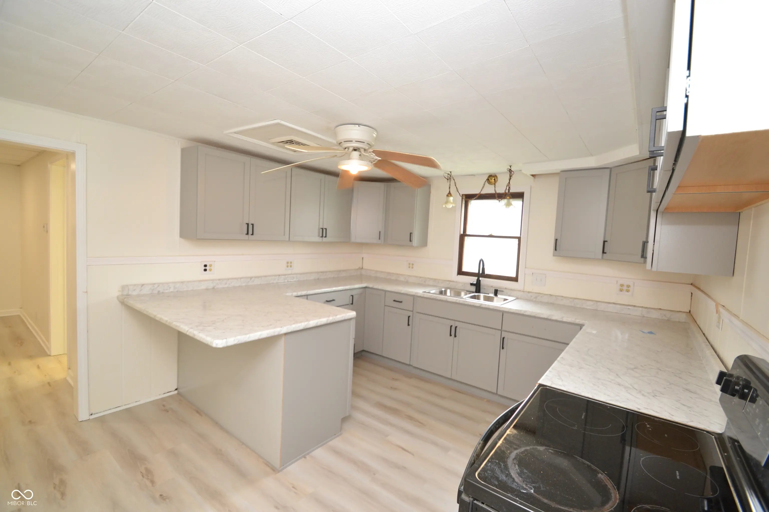 7786 E State Road 28, Elwood