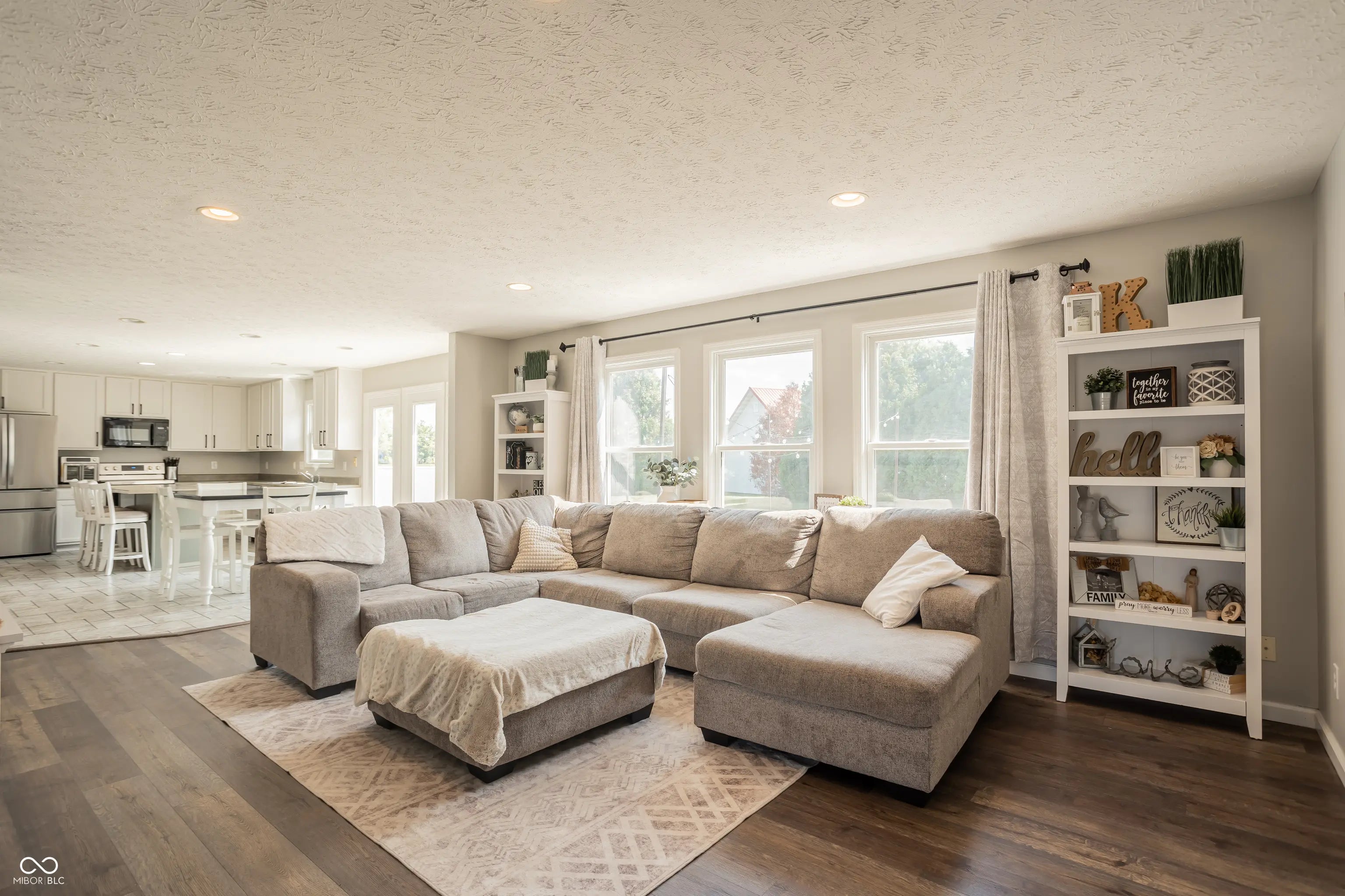 6933 Knoll Crest Way, Pendleton