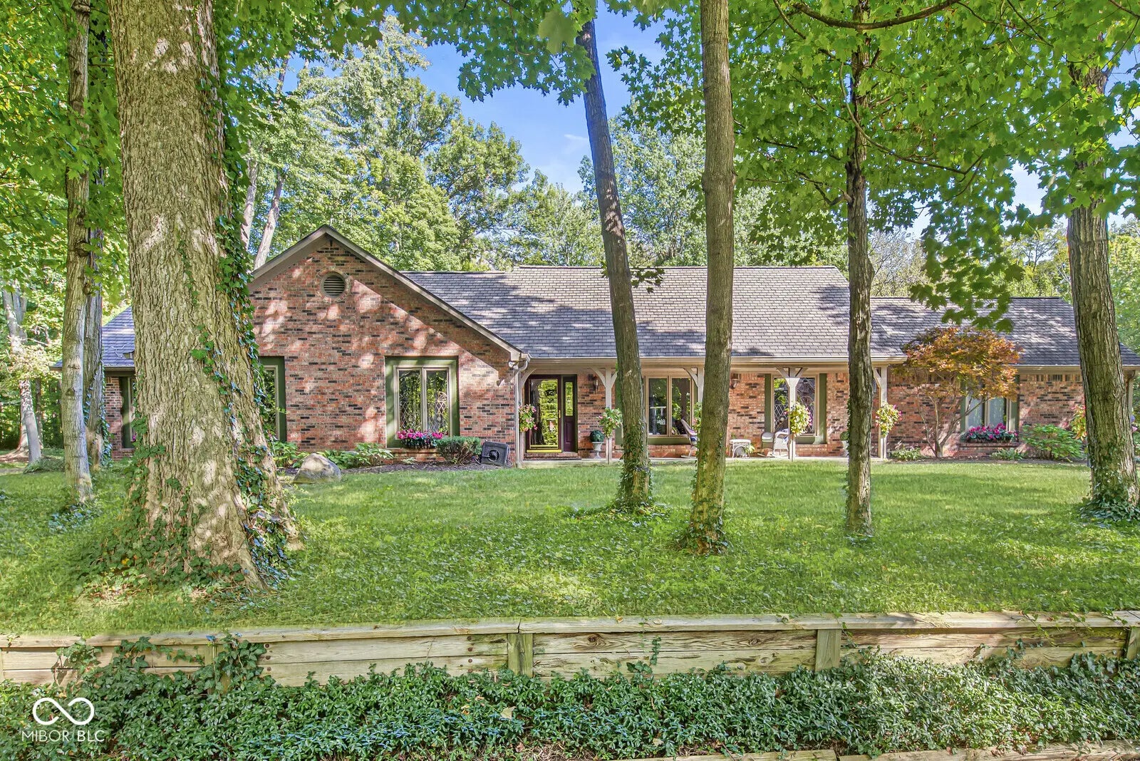 112 Pinehurst Avenue, Fishers