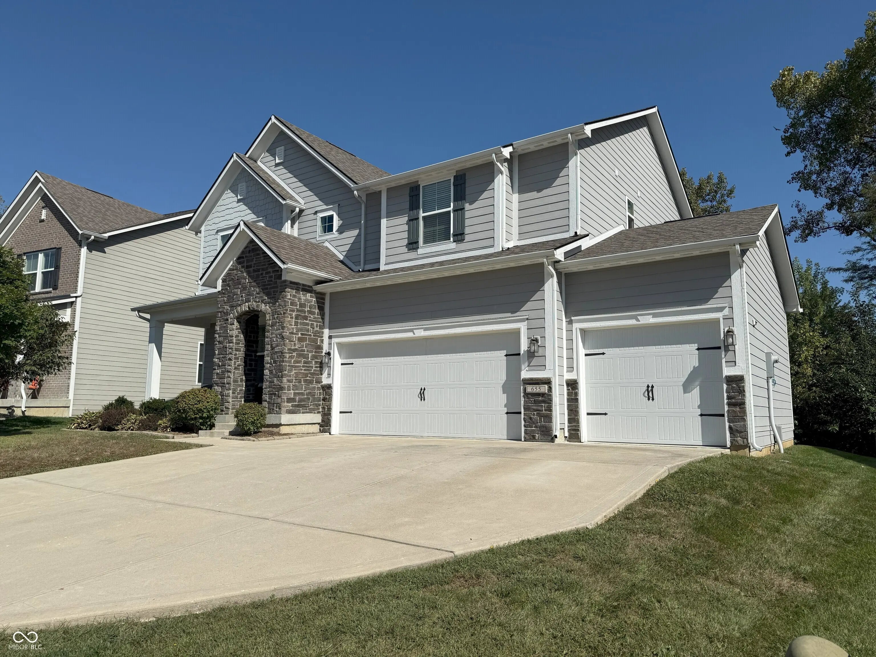 655 Bracknell Drive, Avon