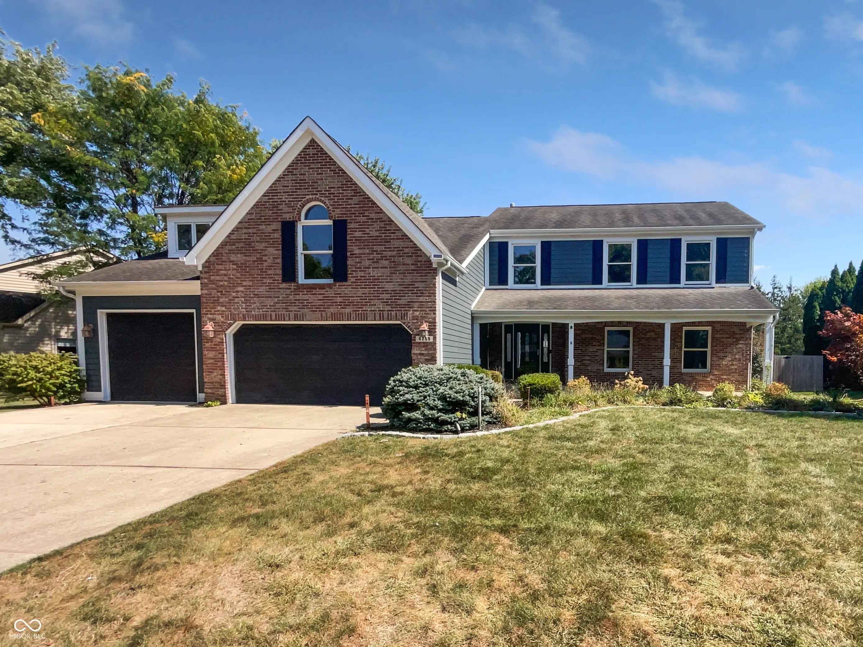 8259 Hampton Circle W, Indianapolis