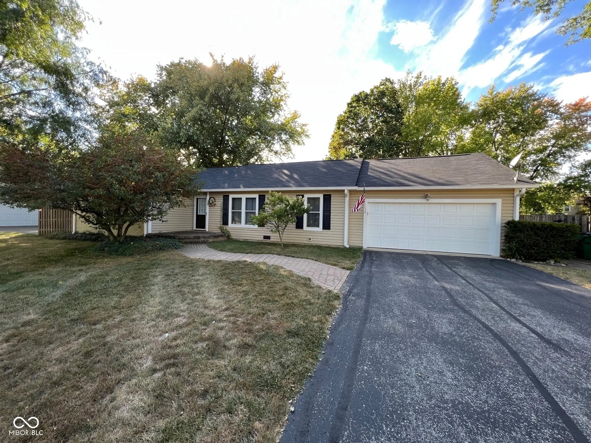 Photo of 810 Sunblest Boulevard Fishers, IN 46038