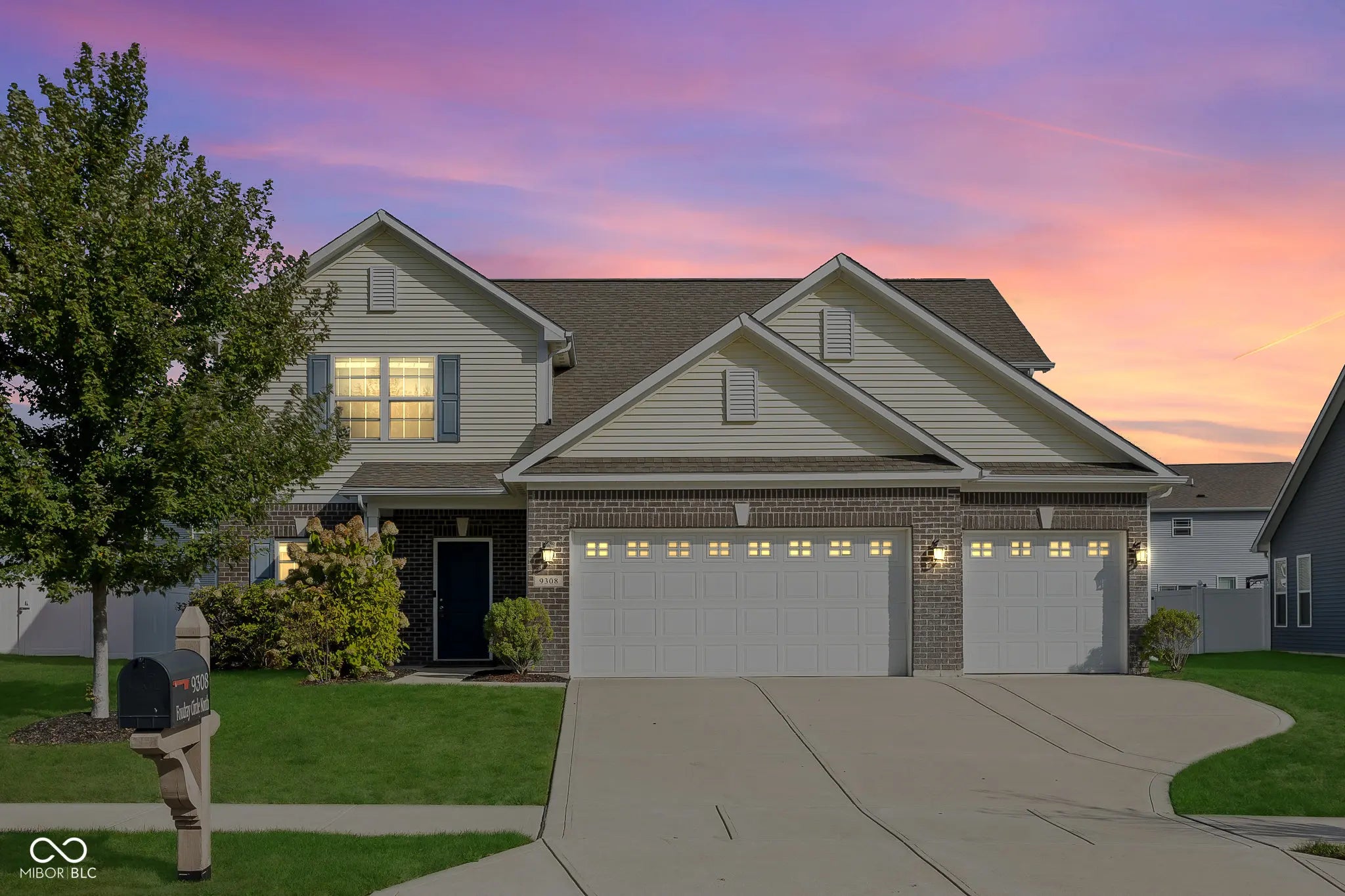 9308 Foudray Circle N, Avon