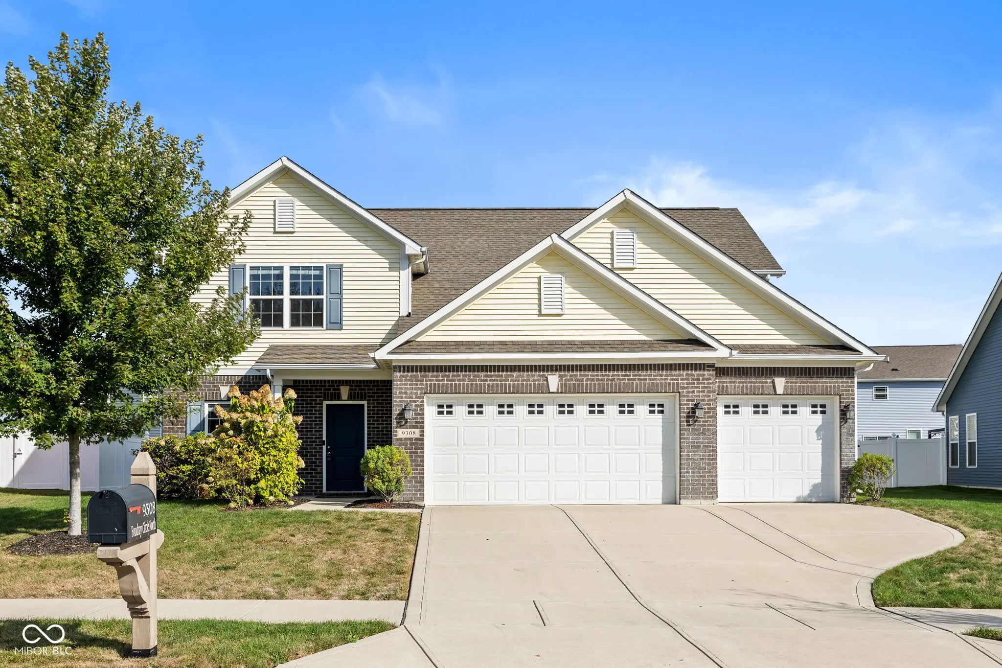9308 Foudray Circle N, Avon