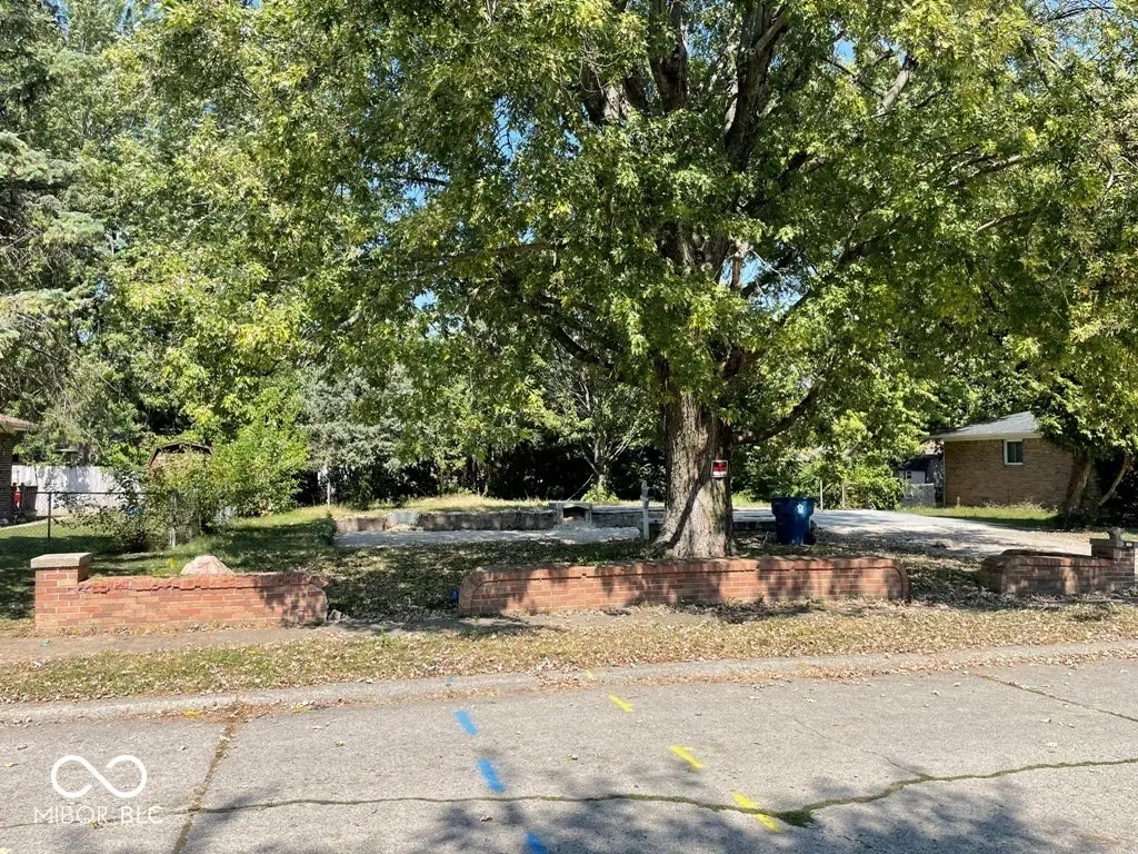 10214 Shallowbrook Court, Indianapolis