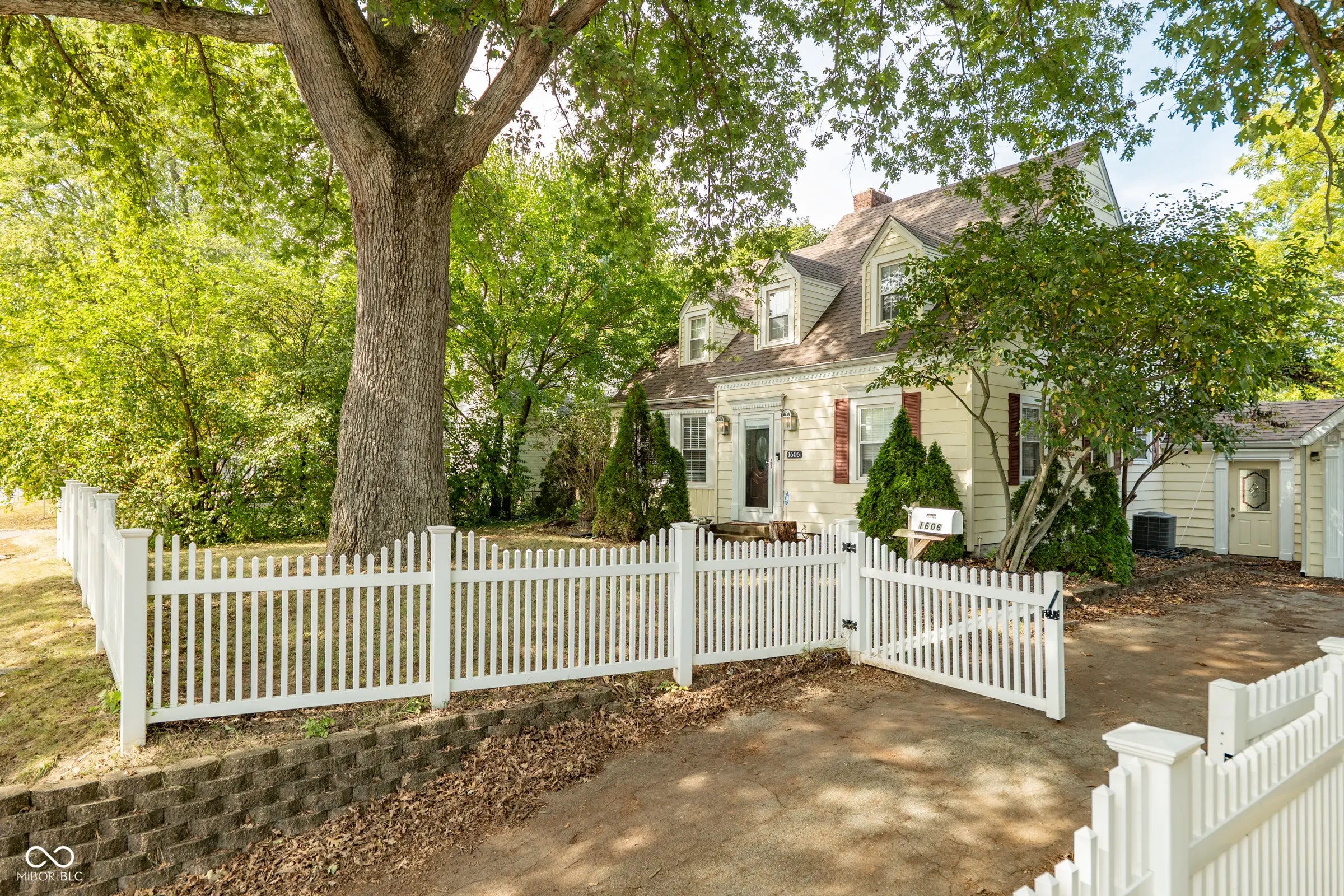 1606 E 8th Street, Anderson