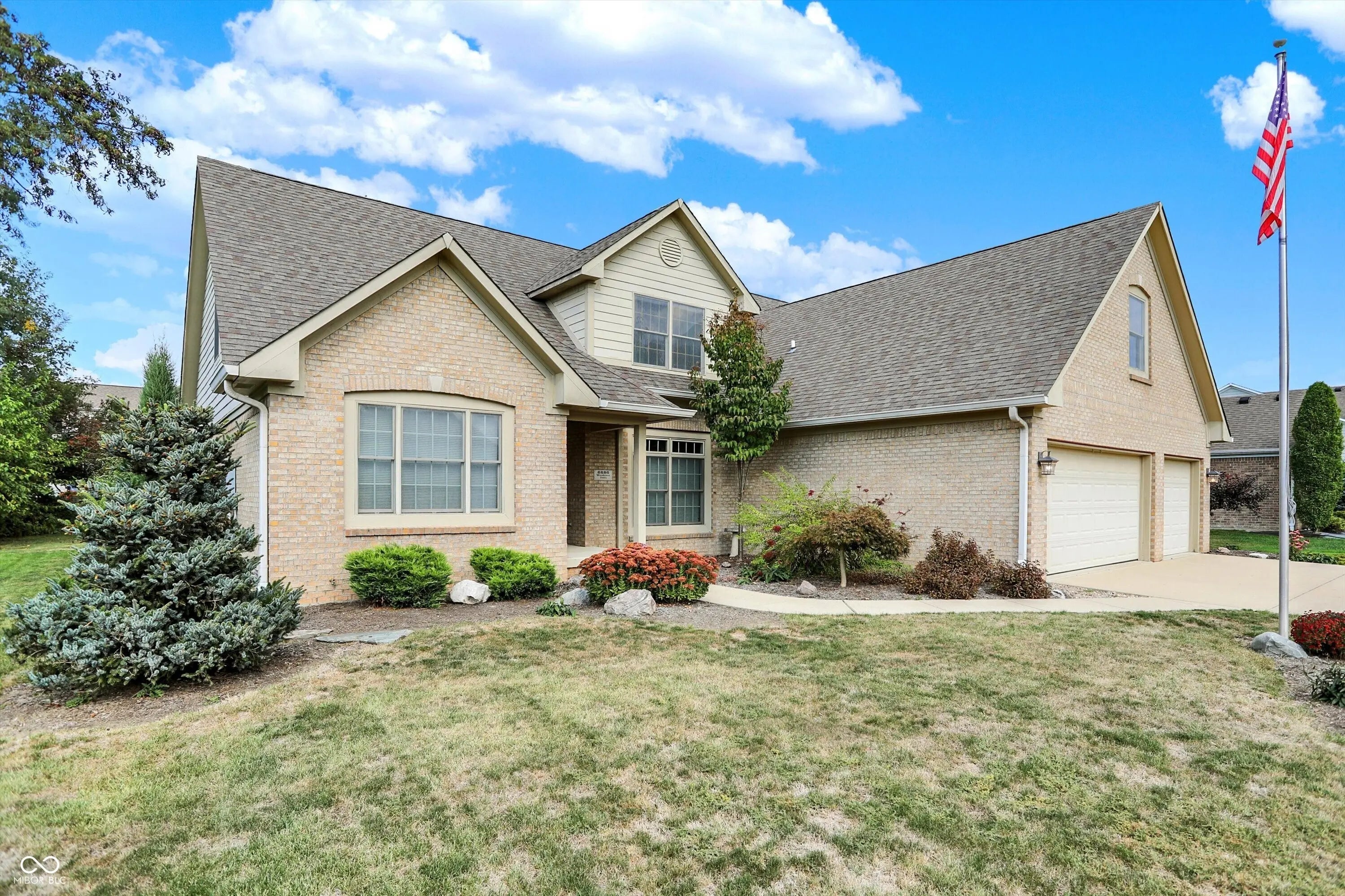 6686 Woodcrest Drive, Avon