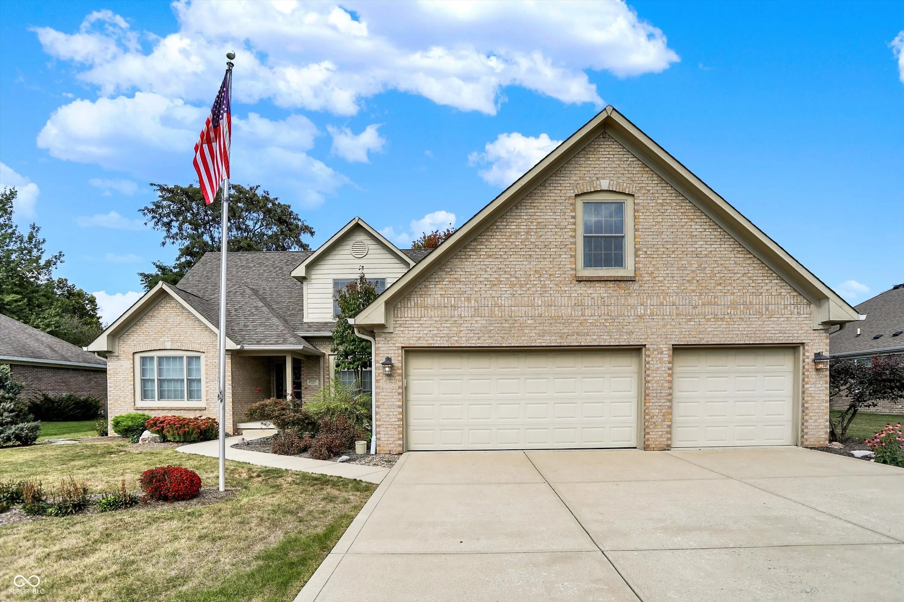6686 Woodcrest Drive, Avon