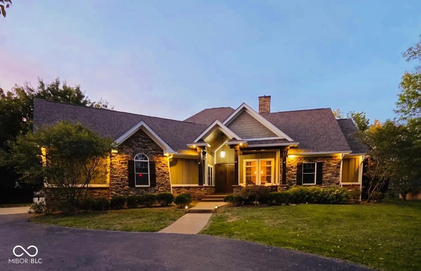Photo of 6726 E County Line Road Indianapolis, IN 46237