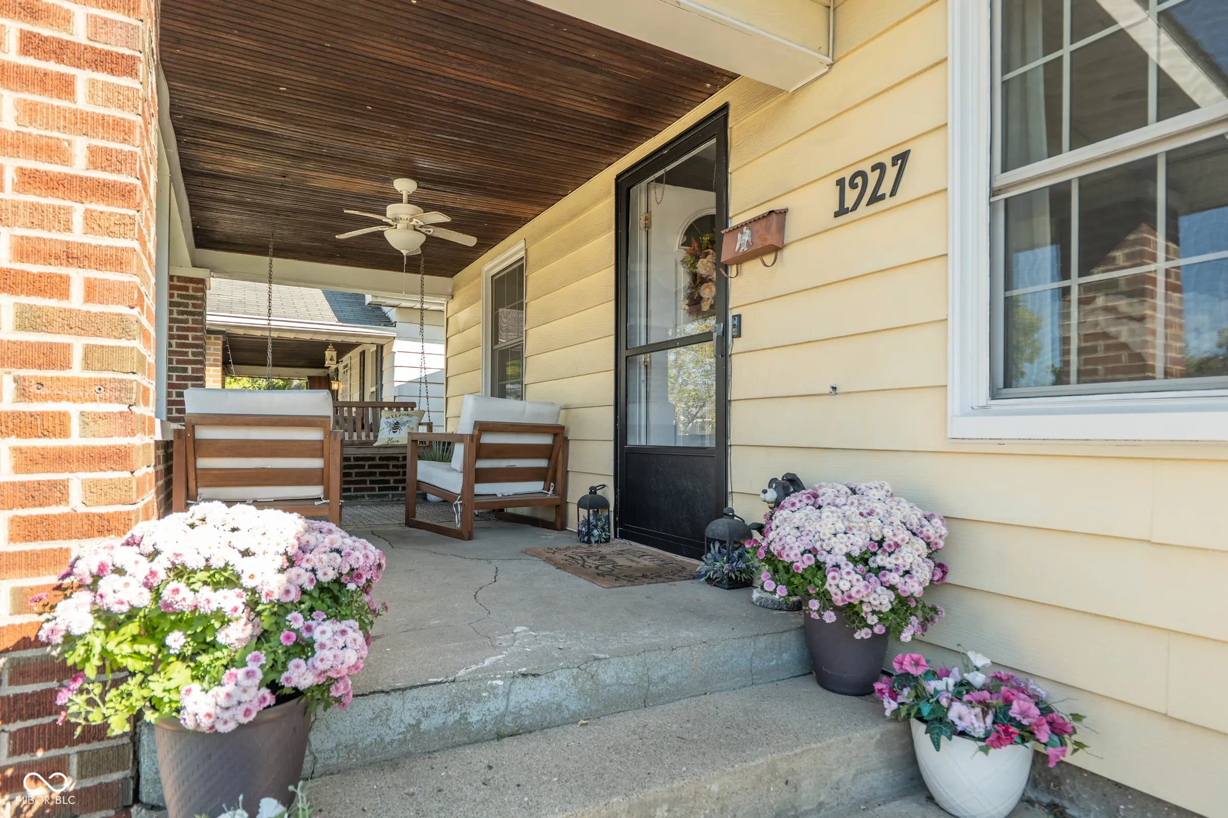 1927 Gerrard Avenue, Speedway