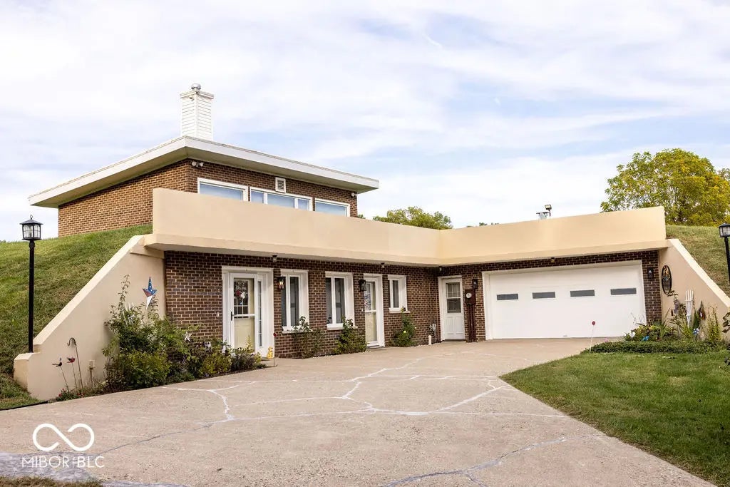 1391 S River Road, Covington