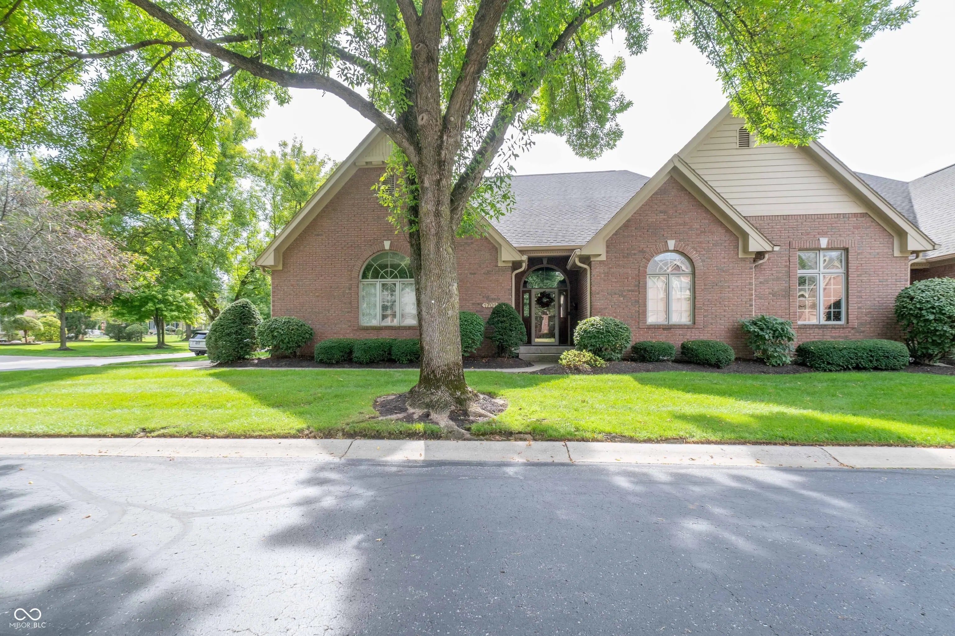 1701 Pathway Drive N, Greenwood