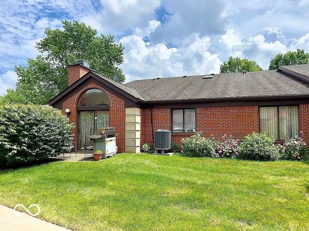9222 Golden Oaks W, Indianapolis