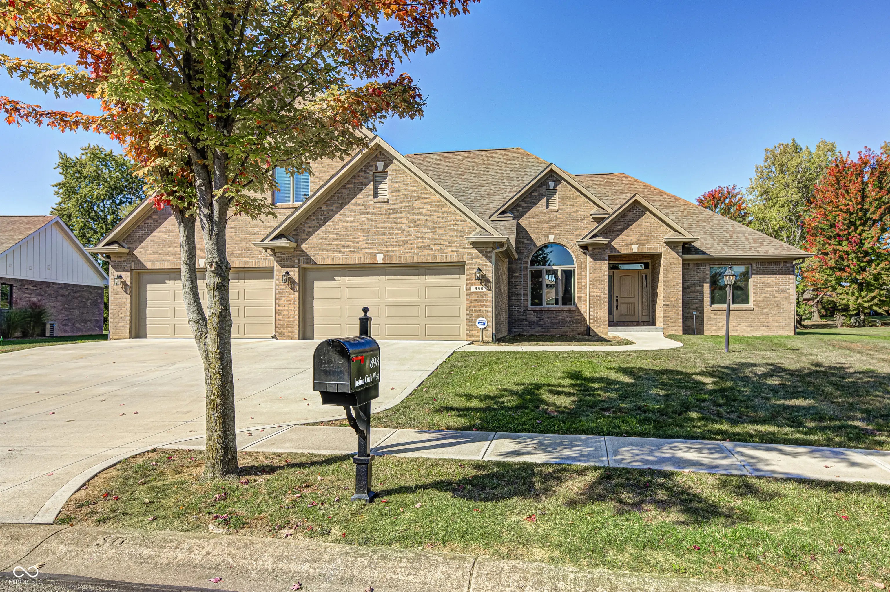 898 Justine Circle W, Indianapolis
