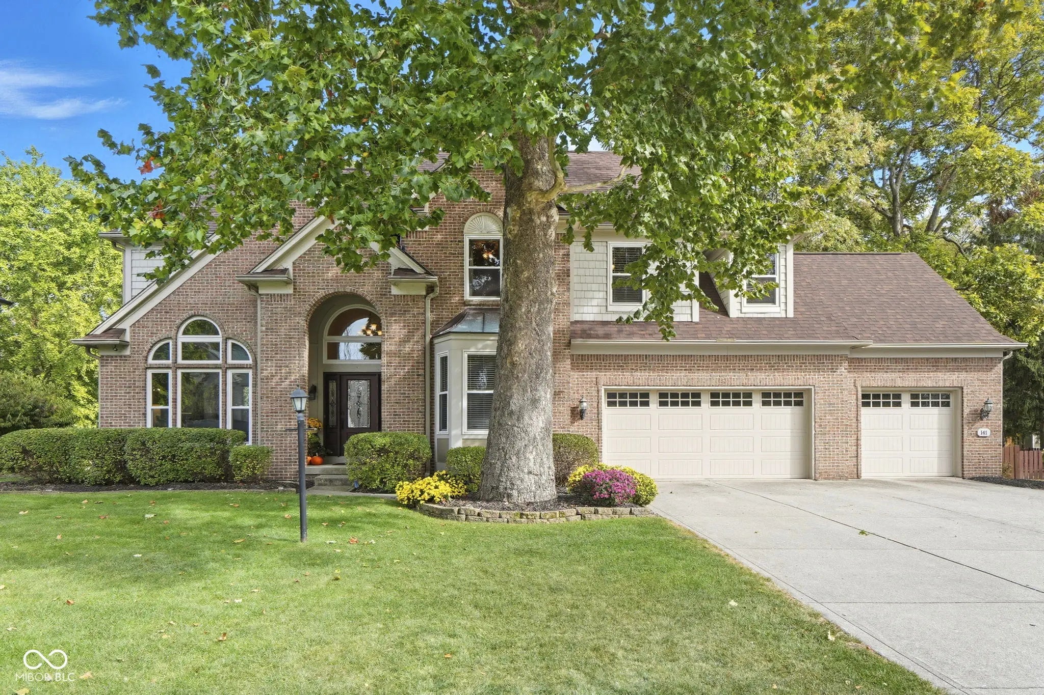 141 E Columbine Lane, Westfield