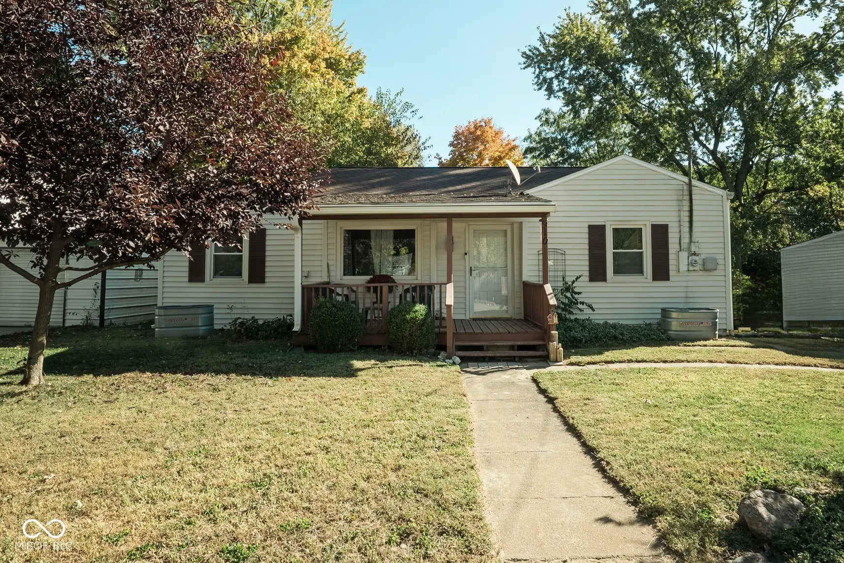910 S Umbarger Road, Muncie