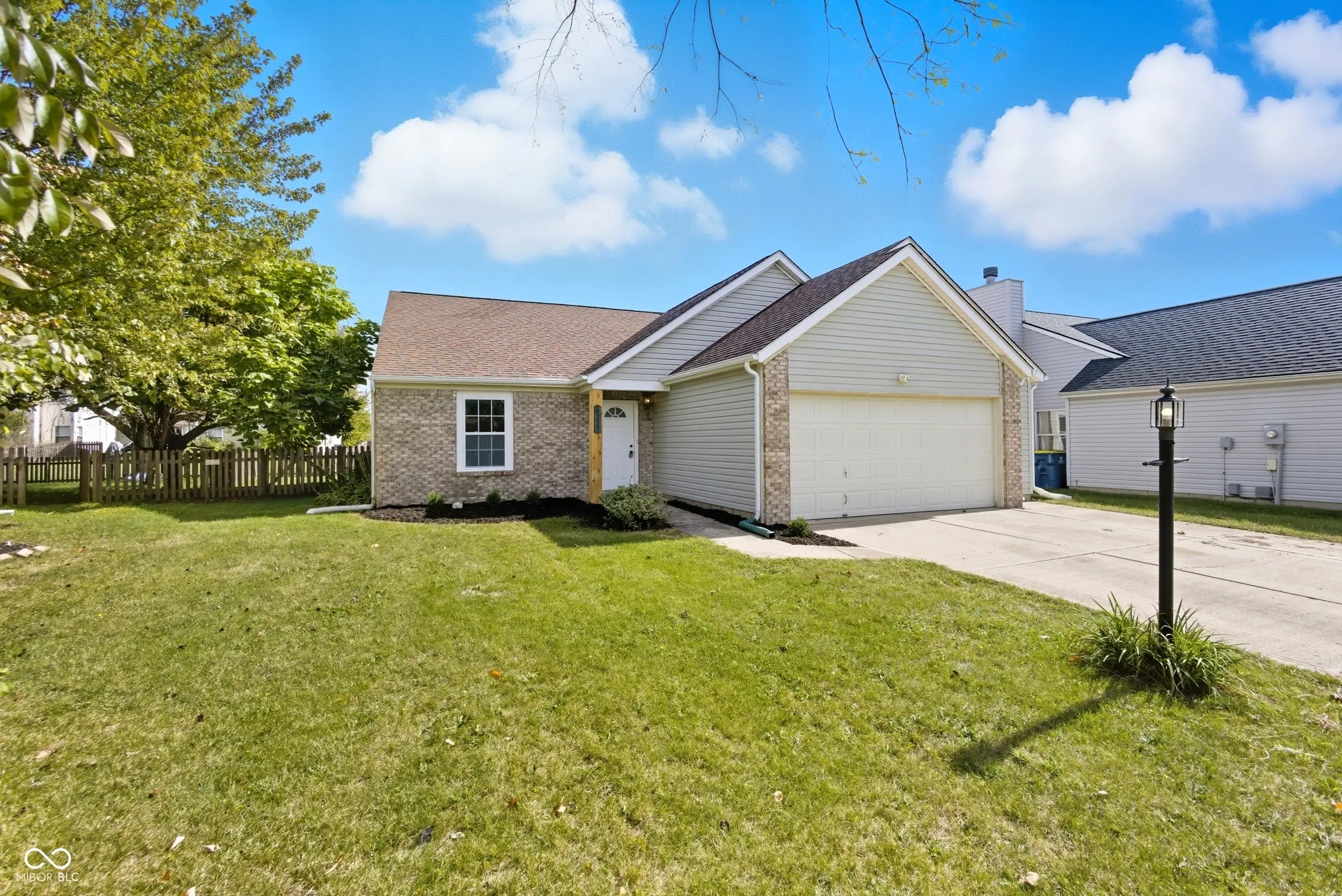Photo of 12307 Chiseled Stone Drive Fishers, IN 46037