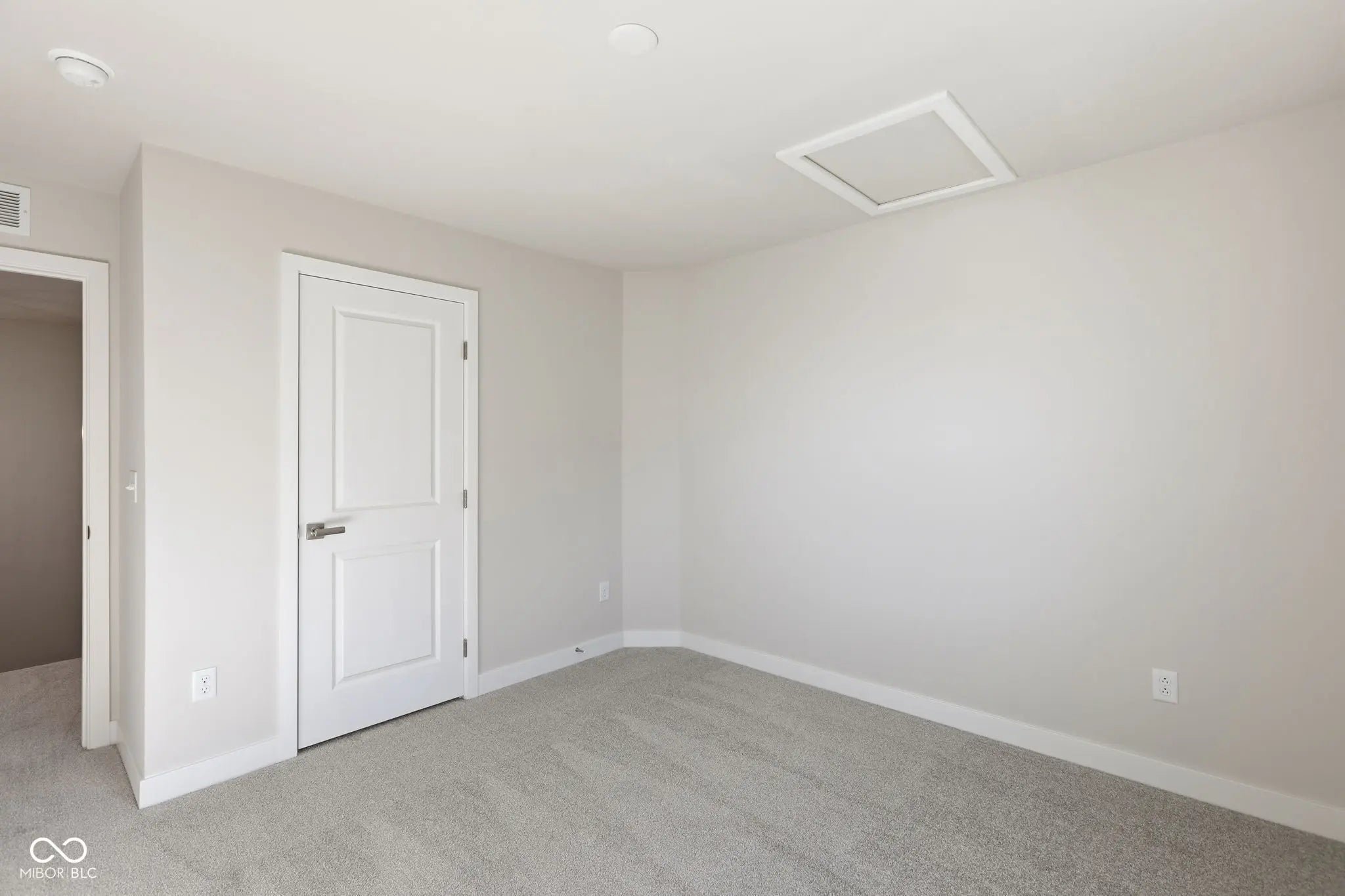 527 Roosevelt Street MLS 22068793 Northwest Fortville photo 1