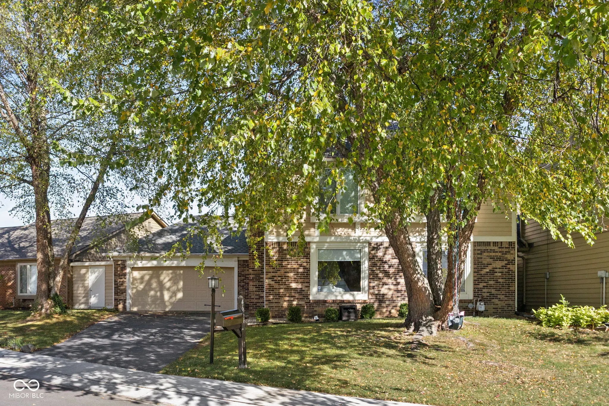 4664 Lambeth, Carmel