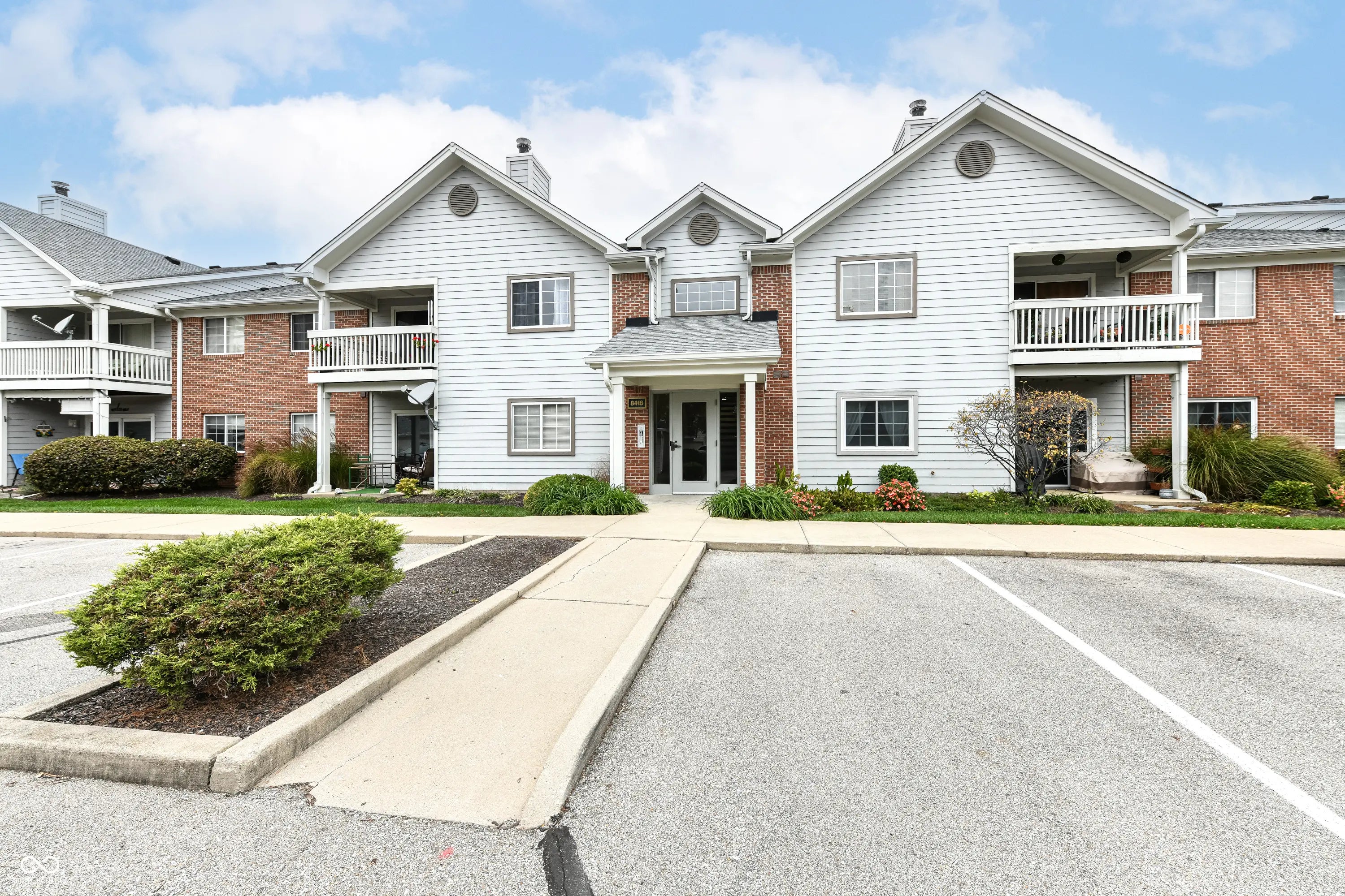 8418 Glenwillow Lane 205, Indianapolis