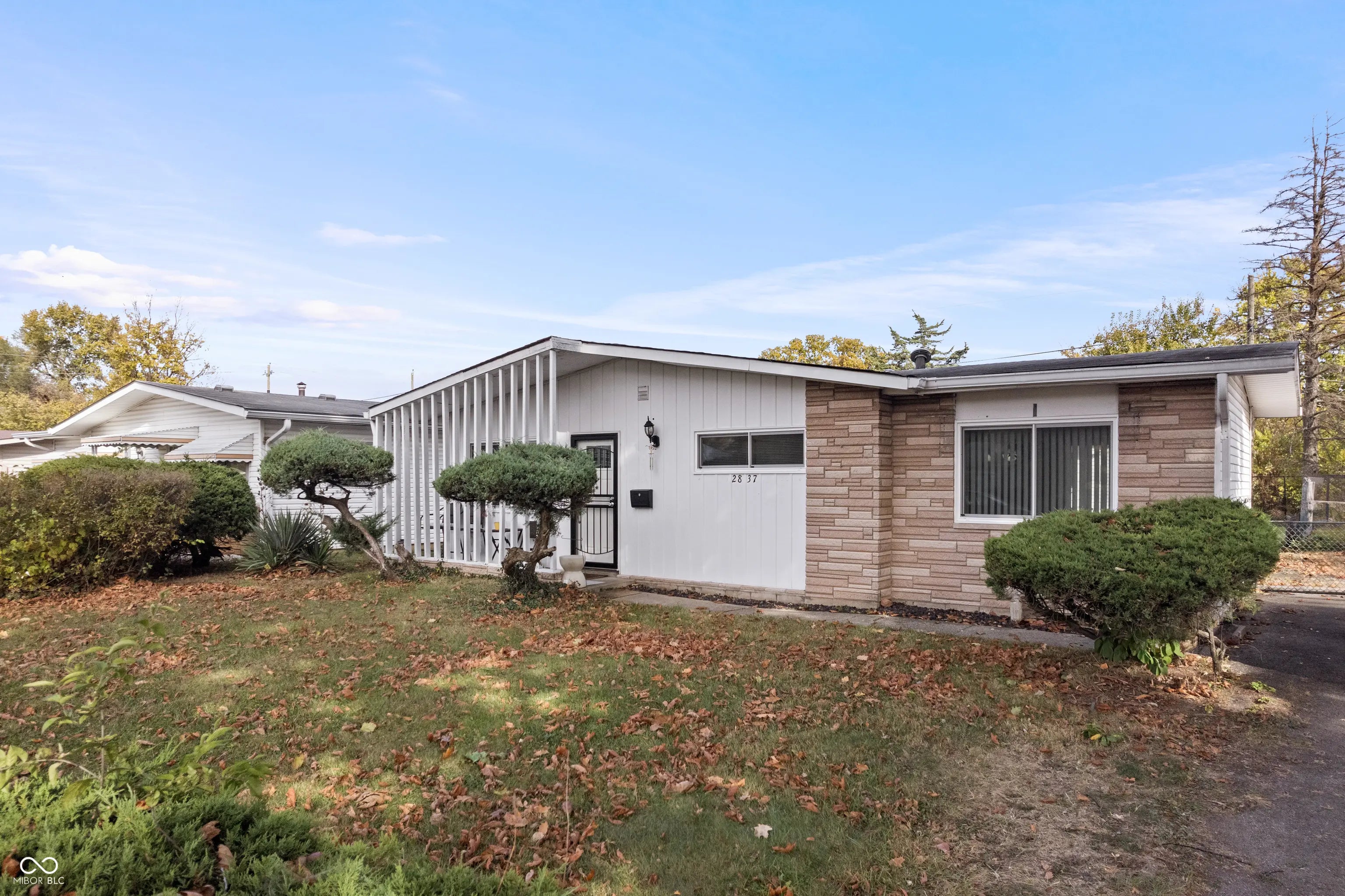 2837 Caroline Avenue MLS 22069392 Sangster Harrison photo 0