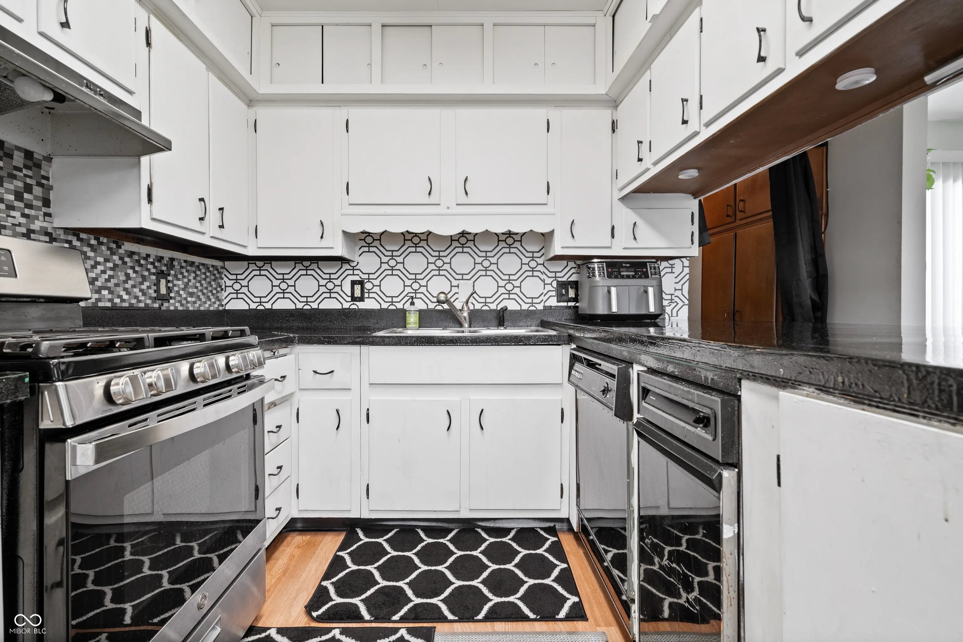 2837 Caroline Avenue MLS 22069392 Sangster Harrison photo 14