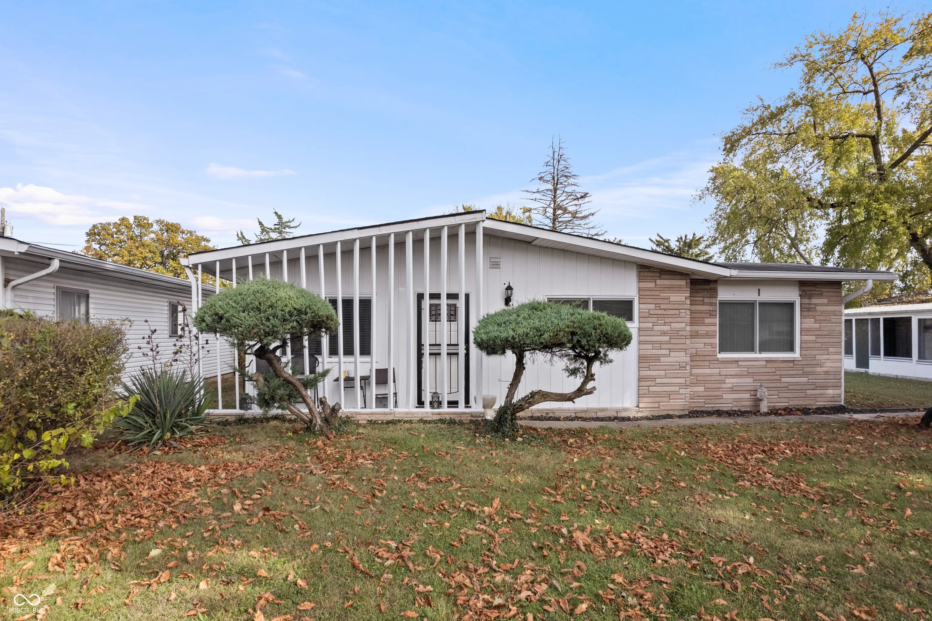 2837 Caroline Avenue MLS 22069392 Sangster Harrison photo 3