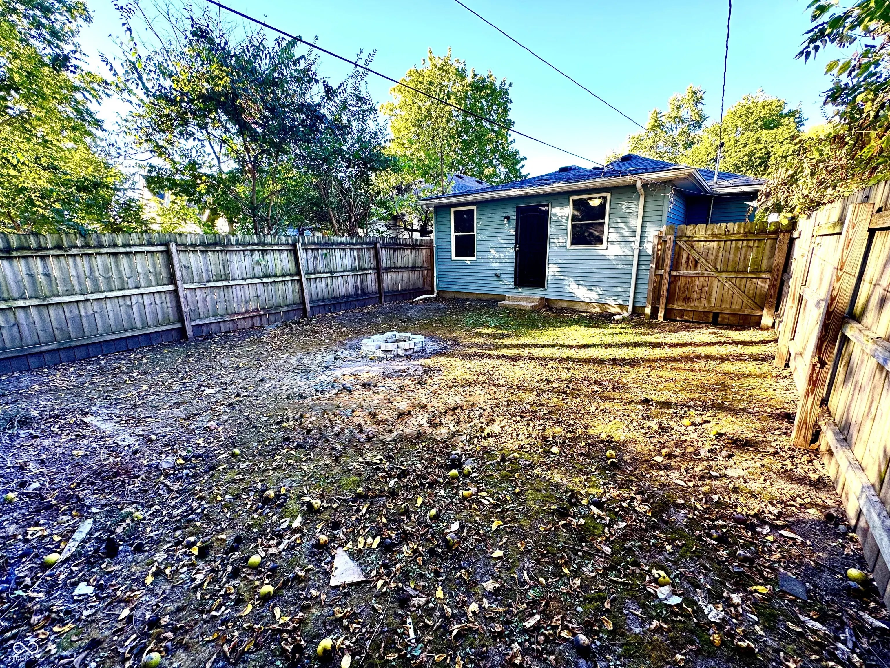929 W 26th Street MLS 22069453 A L Roaches photo 1