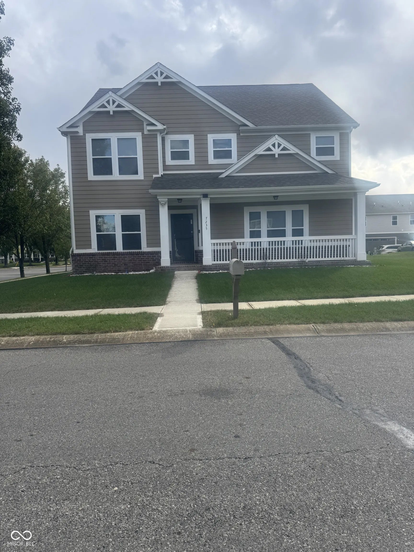 7235 Wilshire Way, Avon