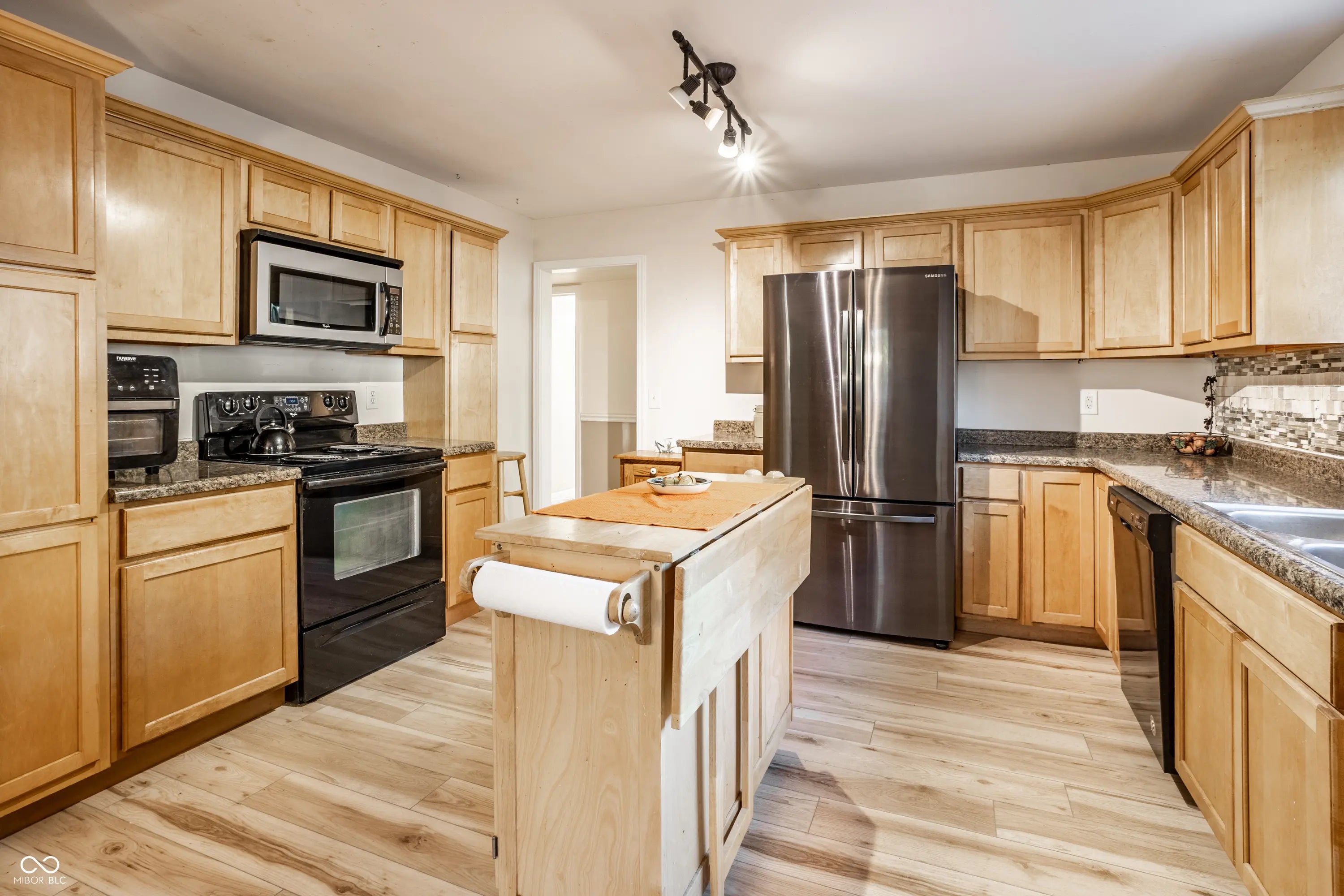 3711 E 57th Street MLS 22069705 Wides 9th Add photo 8