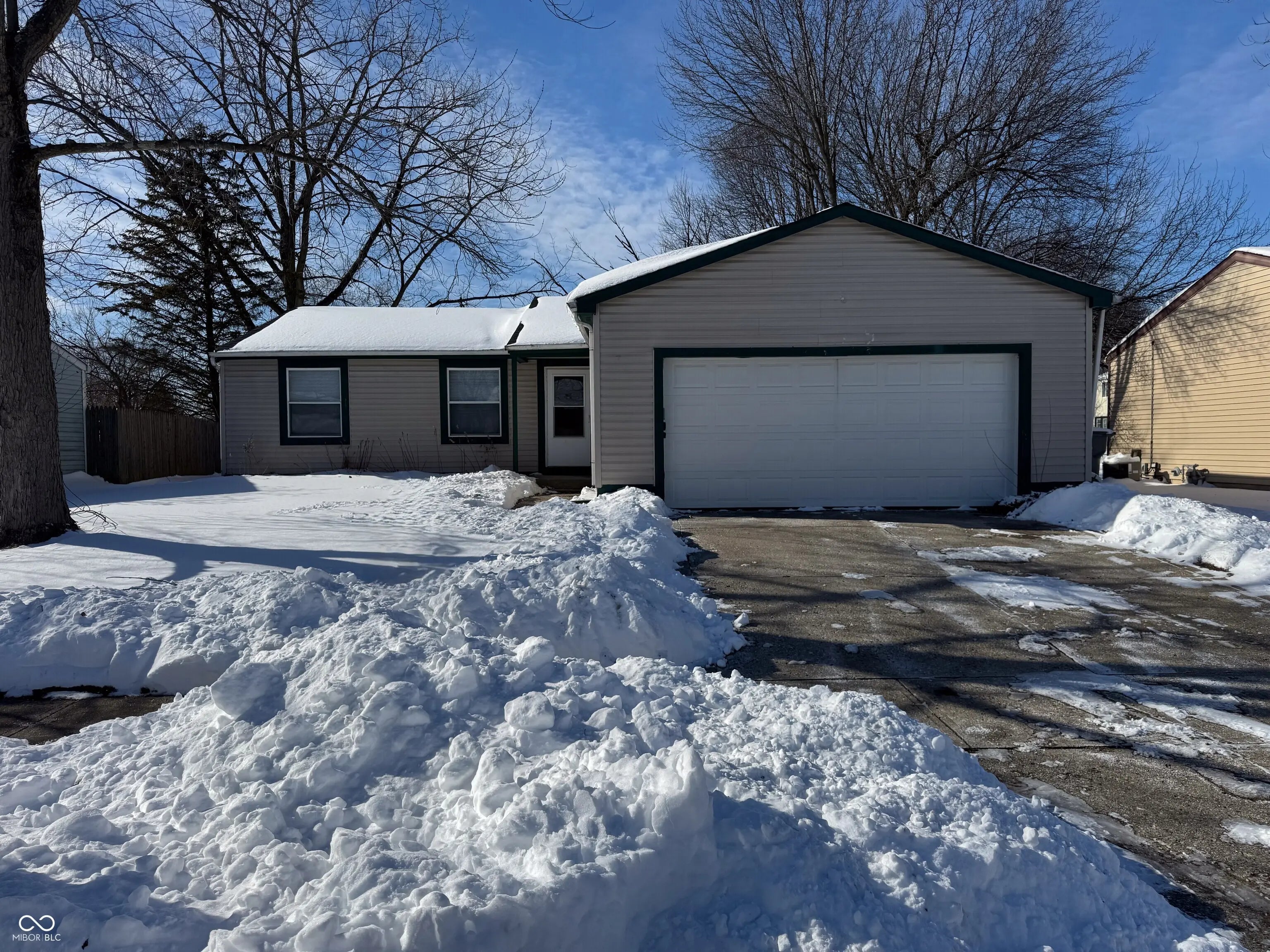 916 Waring Drive E, Indianapolis