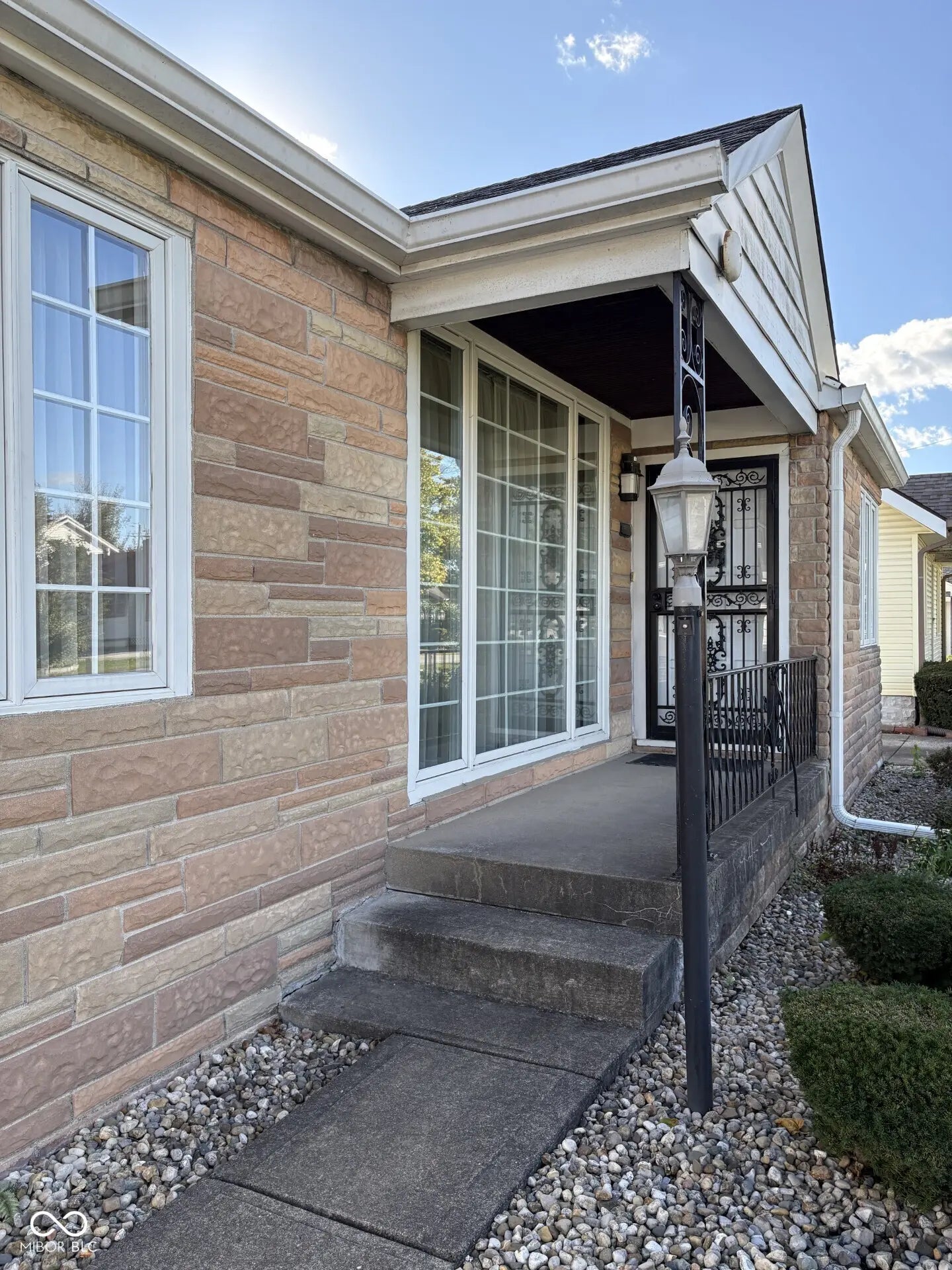 523 E Mills Avenue MLS 22069881 No Subdivision photo 1