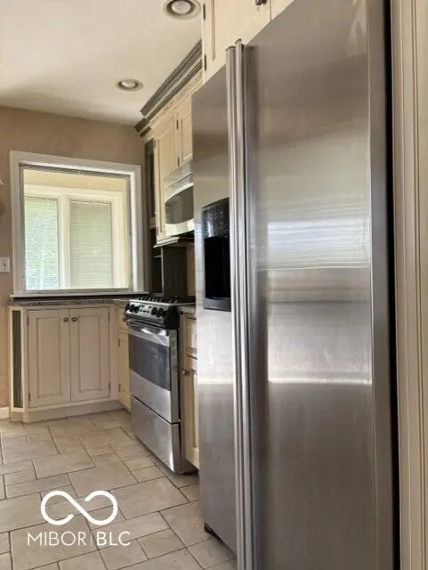 523 E Mills Avenue MLS 22069881 No Subdivision photo 13