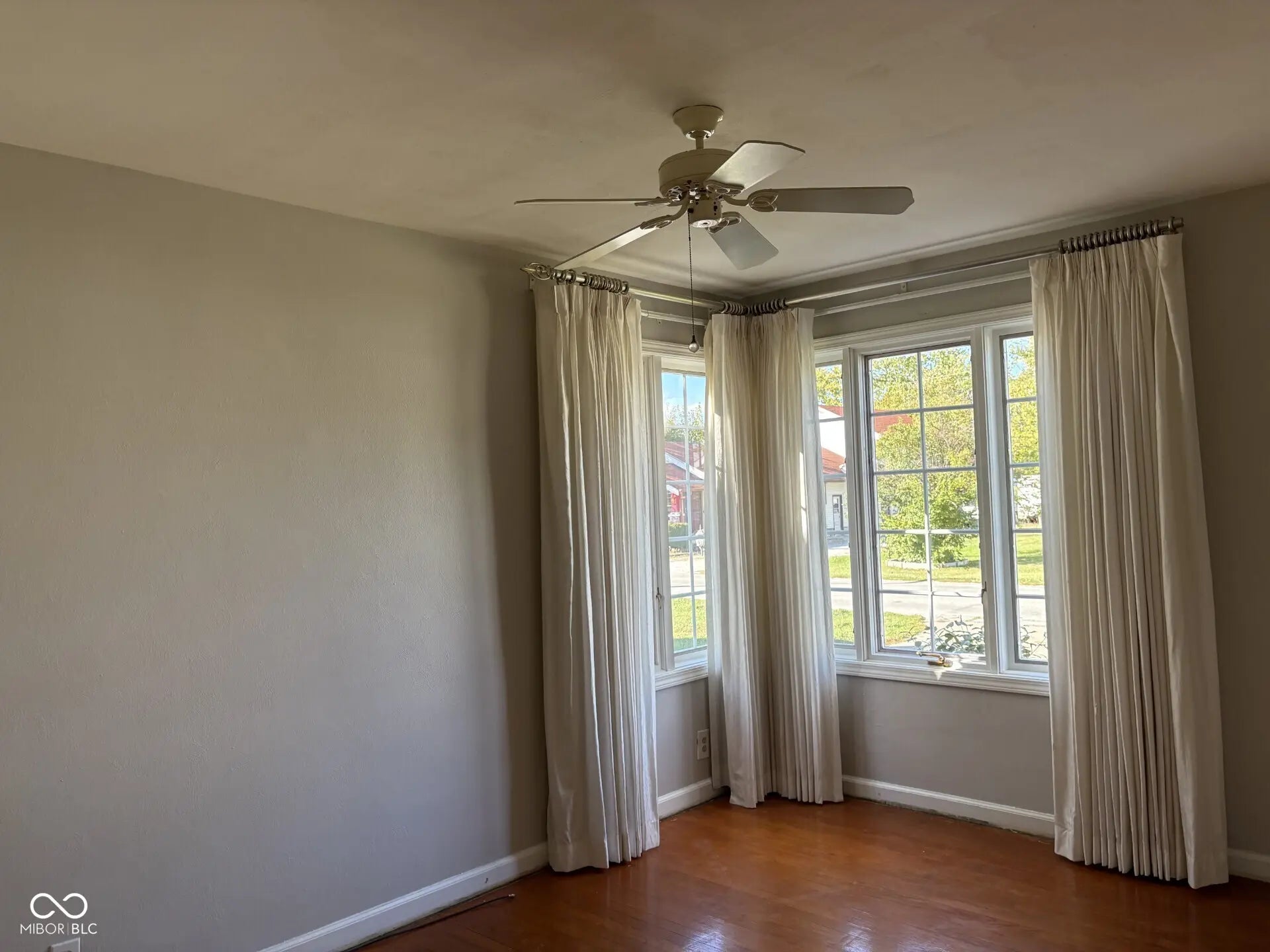 523 E Mills Avenue MLS 22069881 No Subdivision photo 5