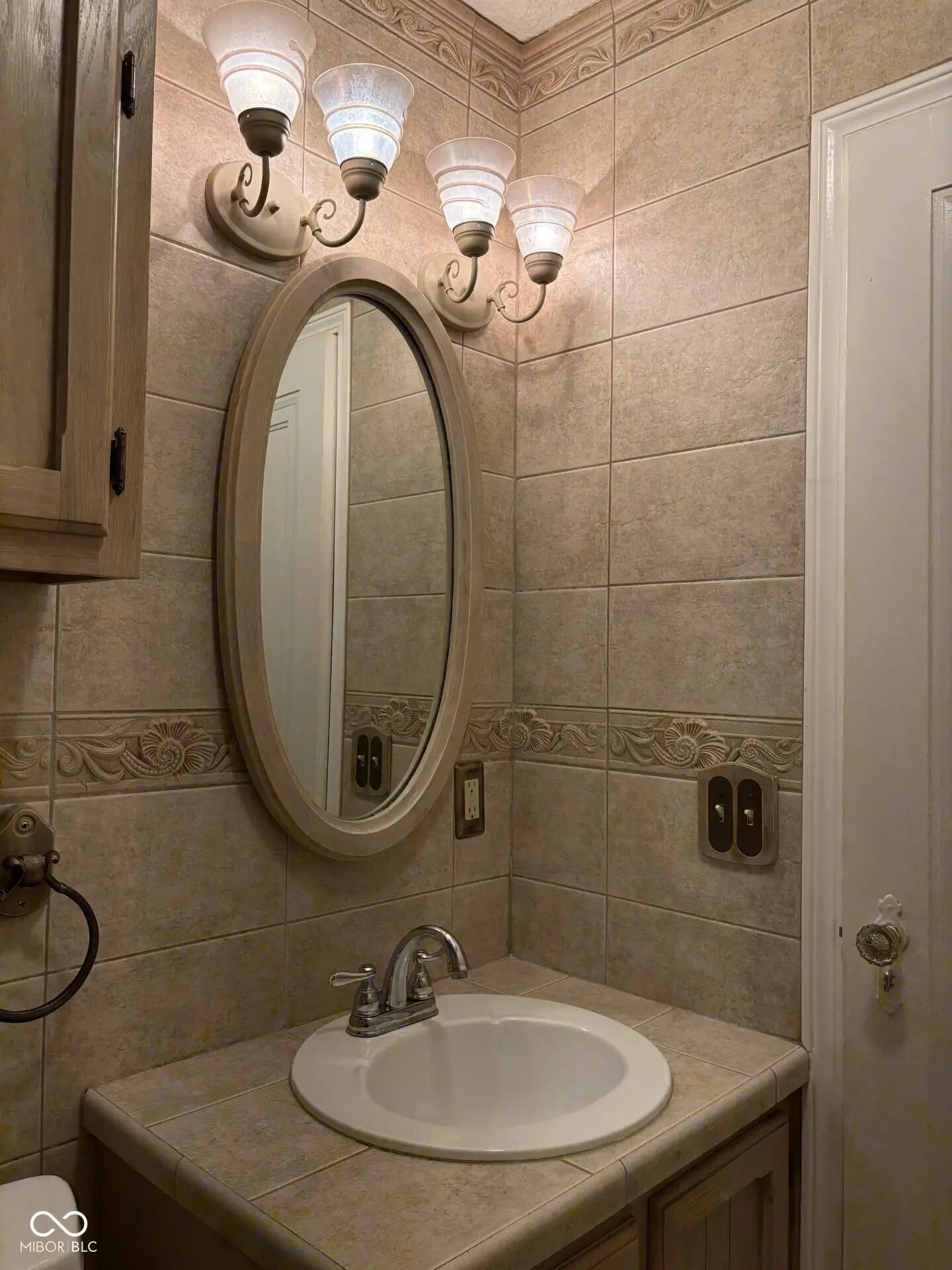 523 E Mills Avenue MLS 22069881 No Subdivision photo 9