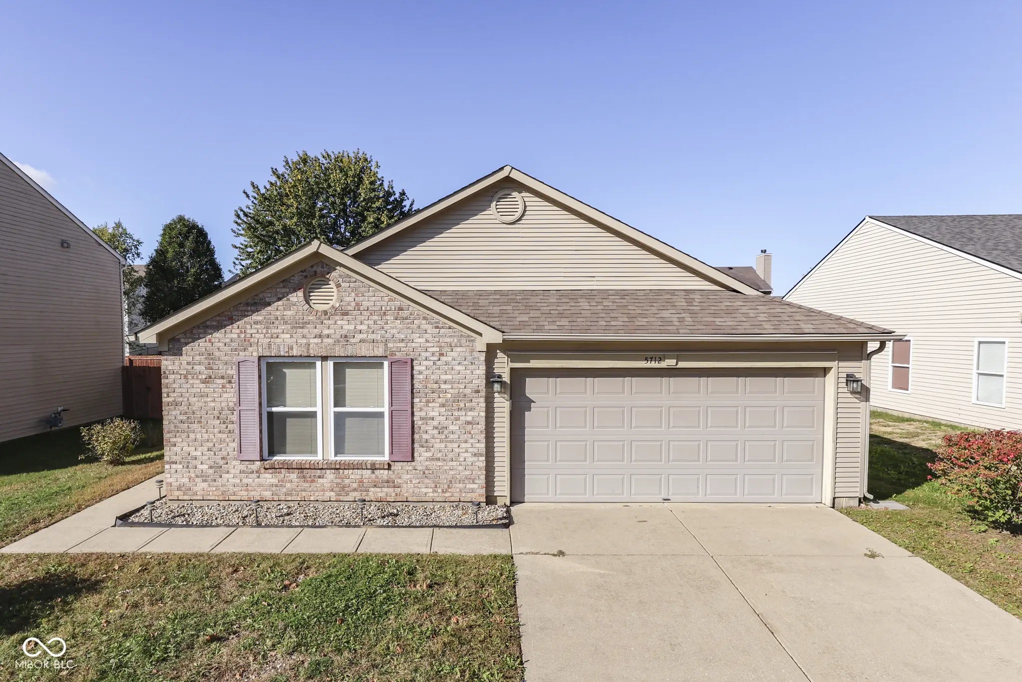 5712 Grassy Bank Drive, Indianapolis