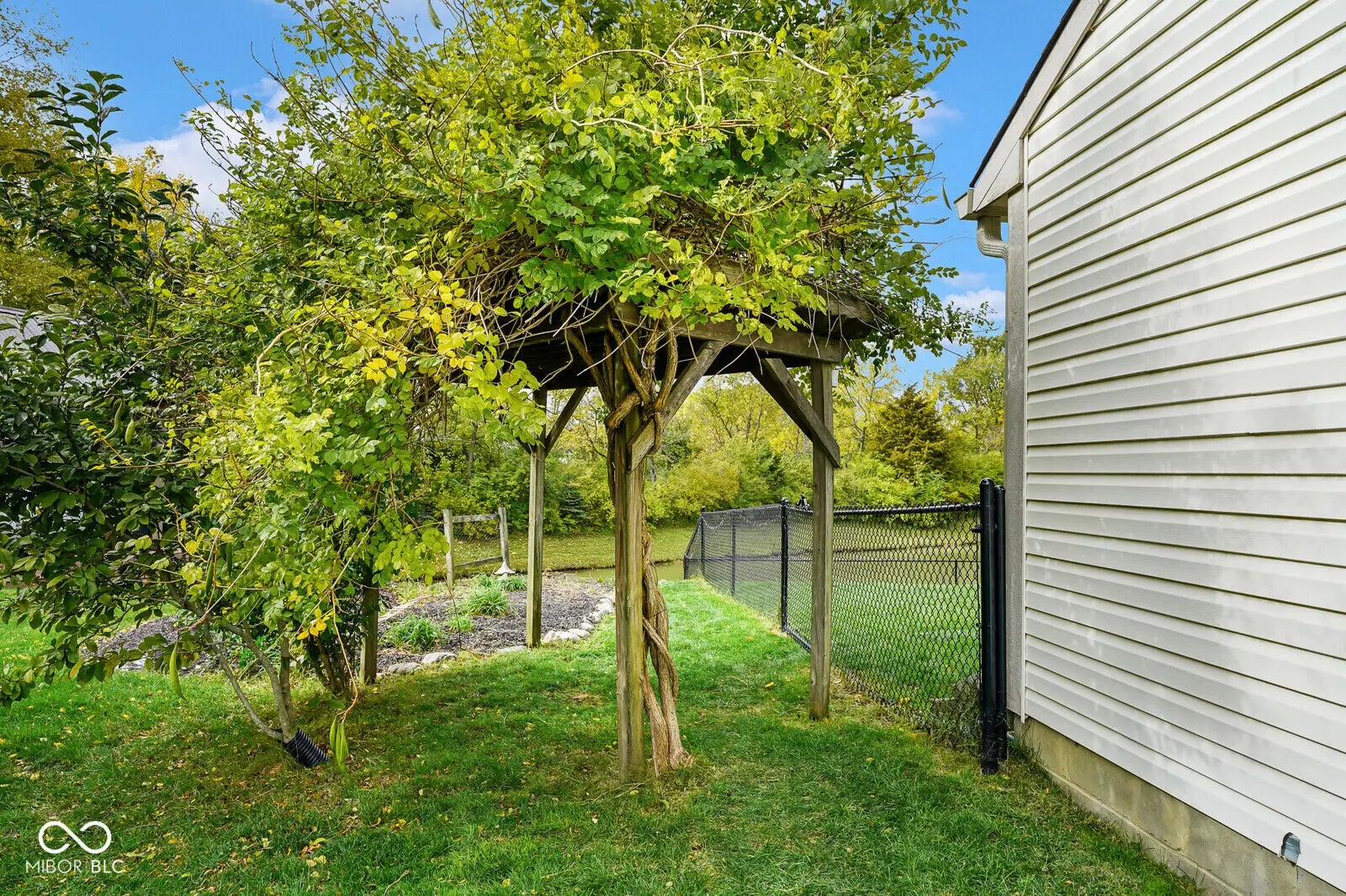 2328 Willowview Drive MLS 22069911 Greythorne photo 52