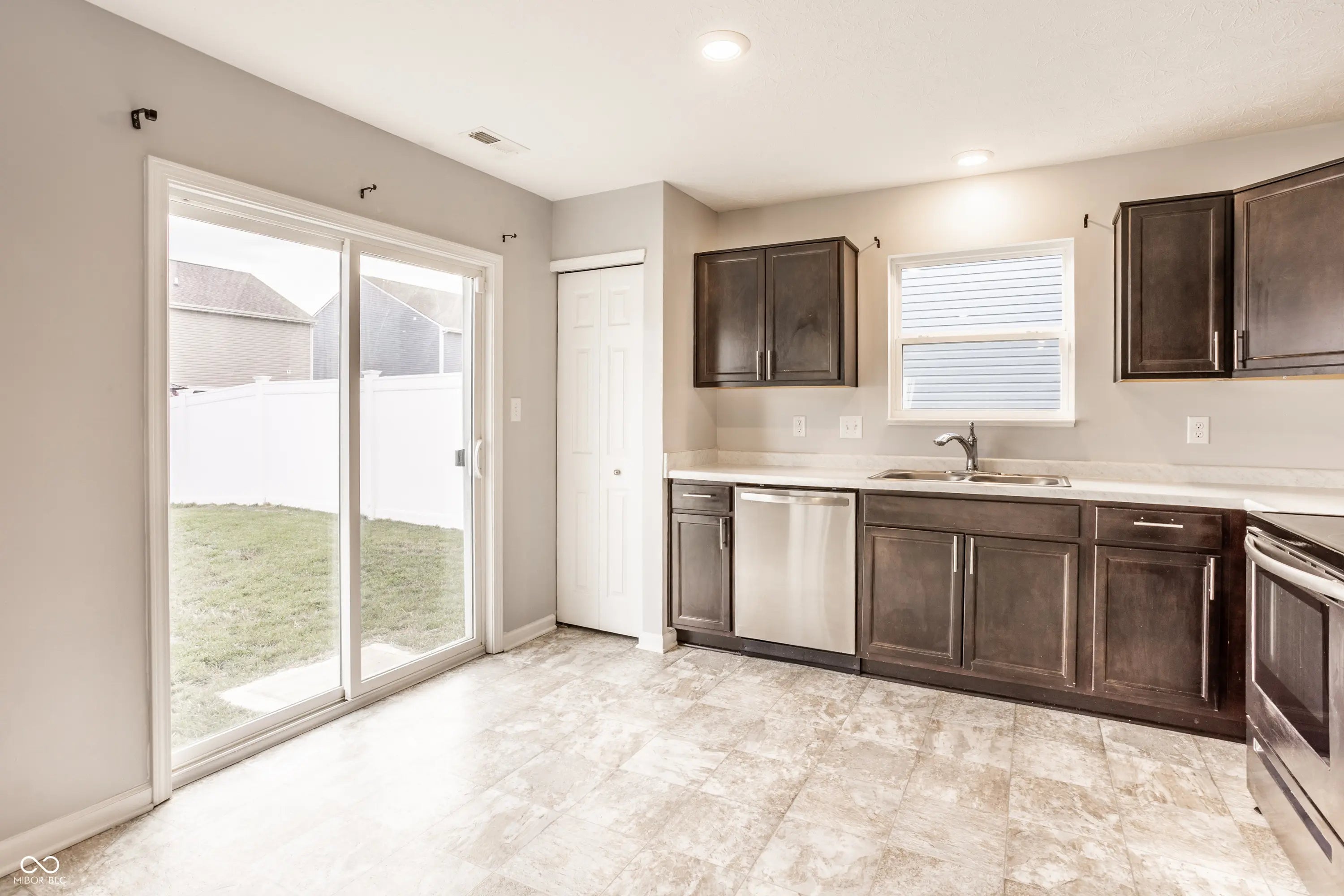 1447 Willow Tree Lane MLS 22069926 Maple Run photo 14