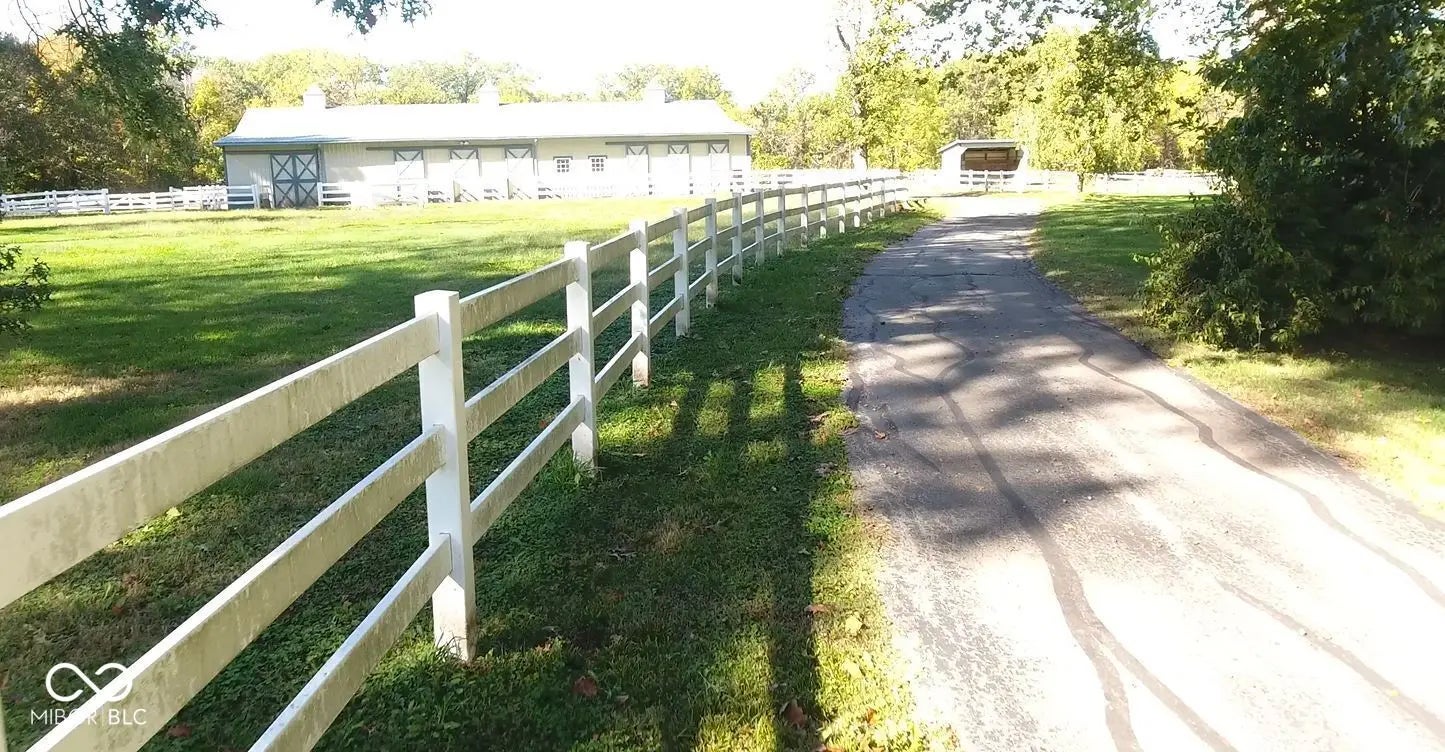 Photo of 742 S Mutz Drive Columbus, IN 47201